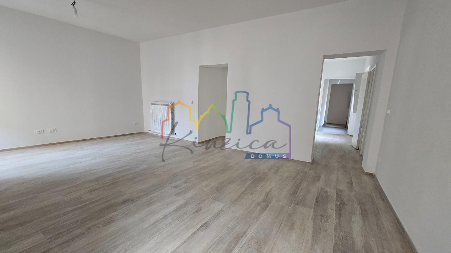 Casa indipendente con terrazzo a Calci