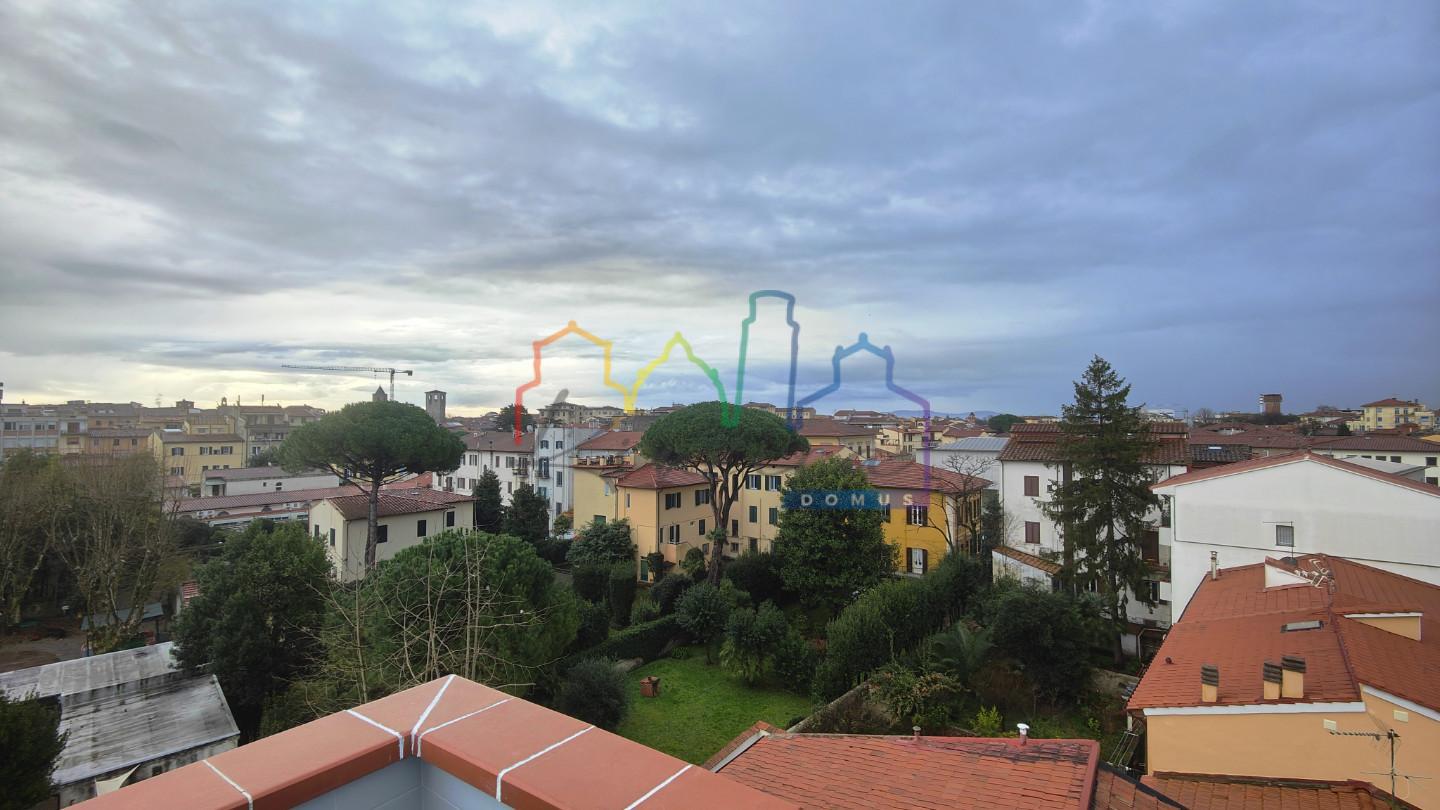 Attico con terrazzo, Pisa santa maria