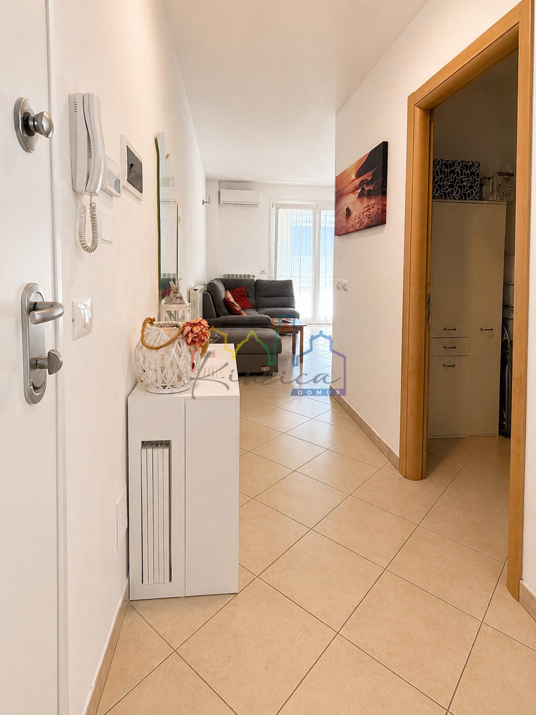 Bilocale con terrazzo, Pisa calambrone