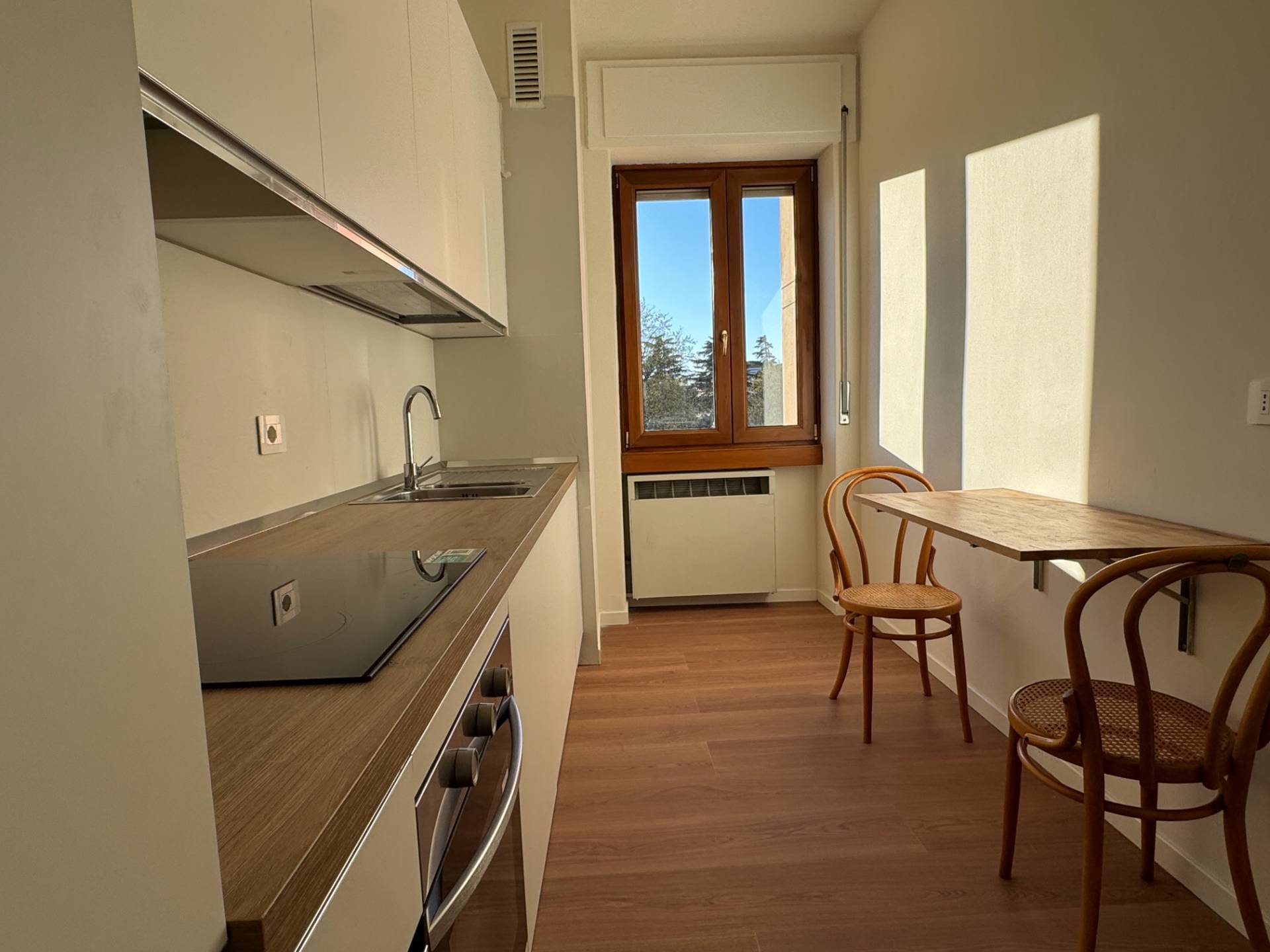 Appartamento in affitto a Milano, Testi