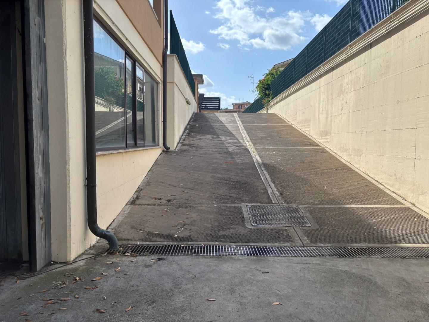 Box/Garage 39mq in affitto a Roma