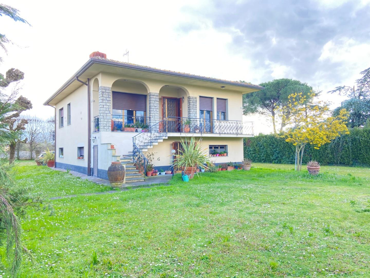 Villa con giardino, Capannori lammari