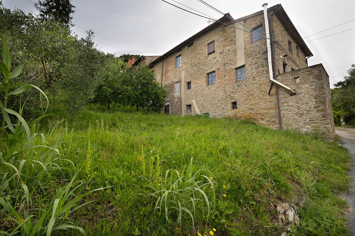Rustico con giardino, Lucca torre alta