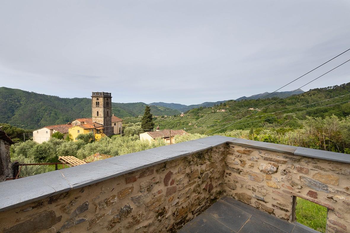 Rustico con giardino, Lucca torre alta