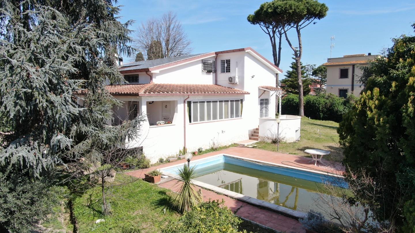 Villa con giardino, Fiumicino aranova