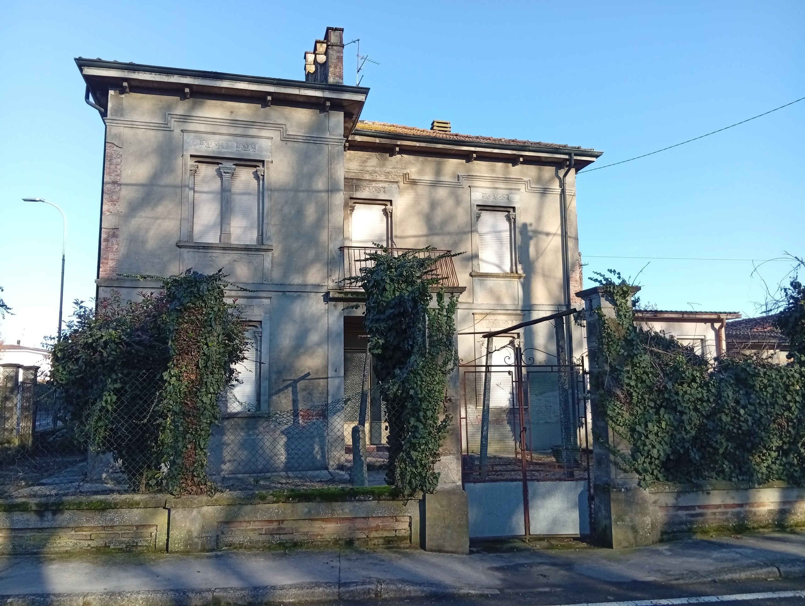 Casa indipendente da ristrutturare in via balilla 14, Rivarolo del Re ed Uniti