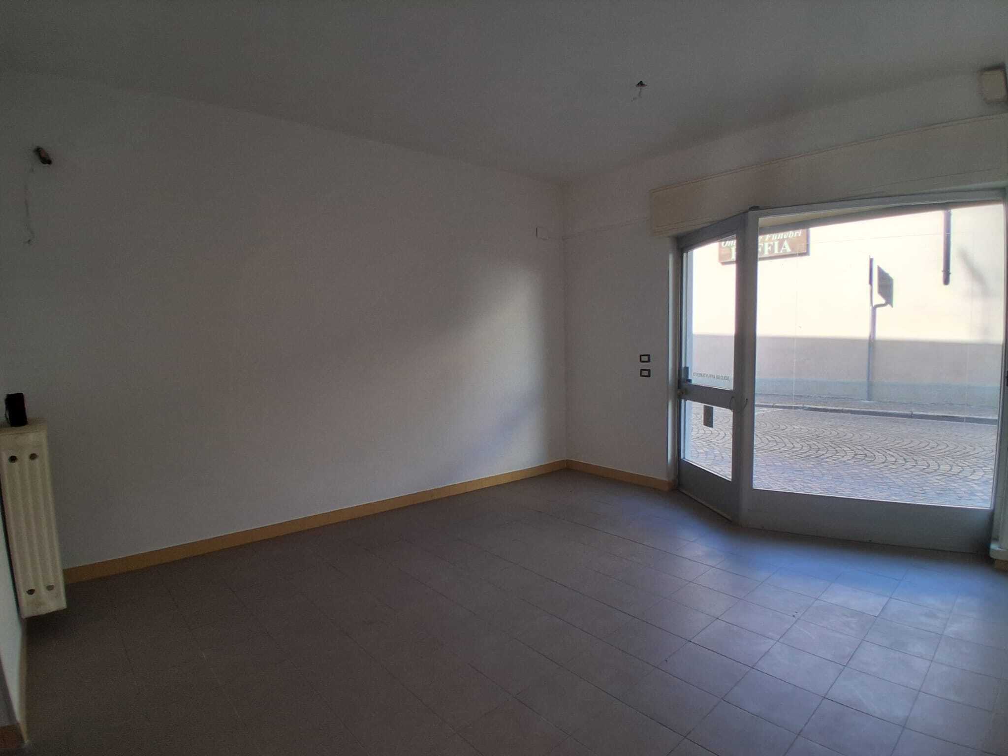 Locale commerciale in vendita in via azzo porzio 118, Casalmaggiore