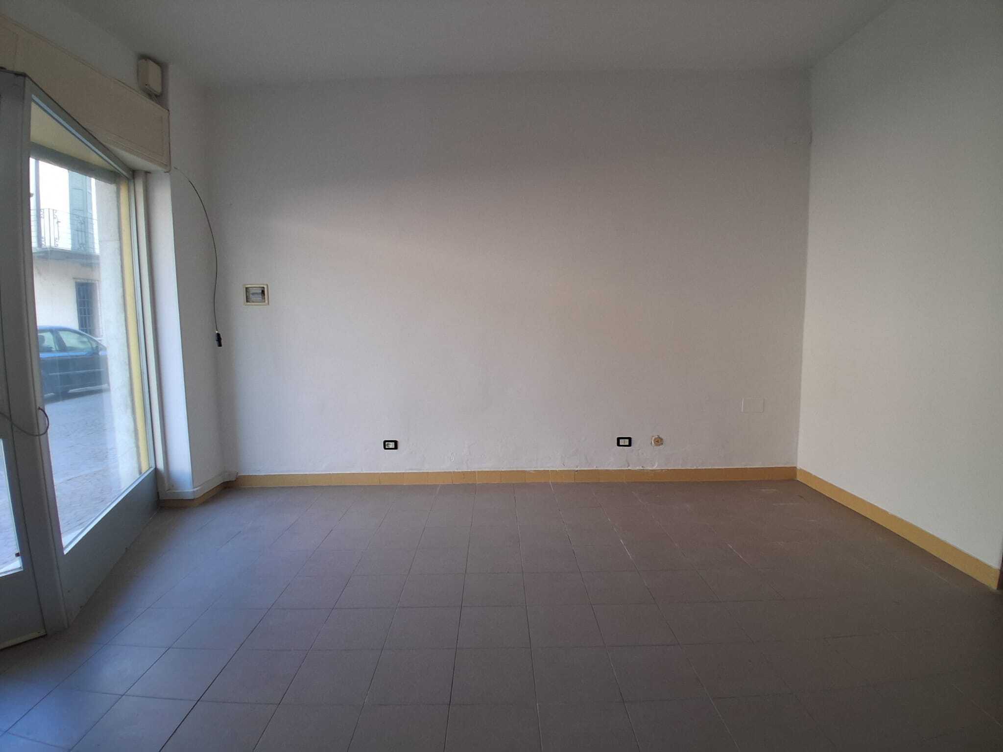 Locale commerciale in vendita in via azzo porzio 118, Casalmaggiore
