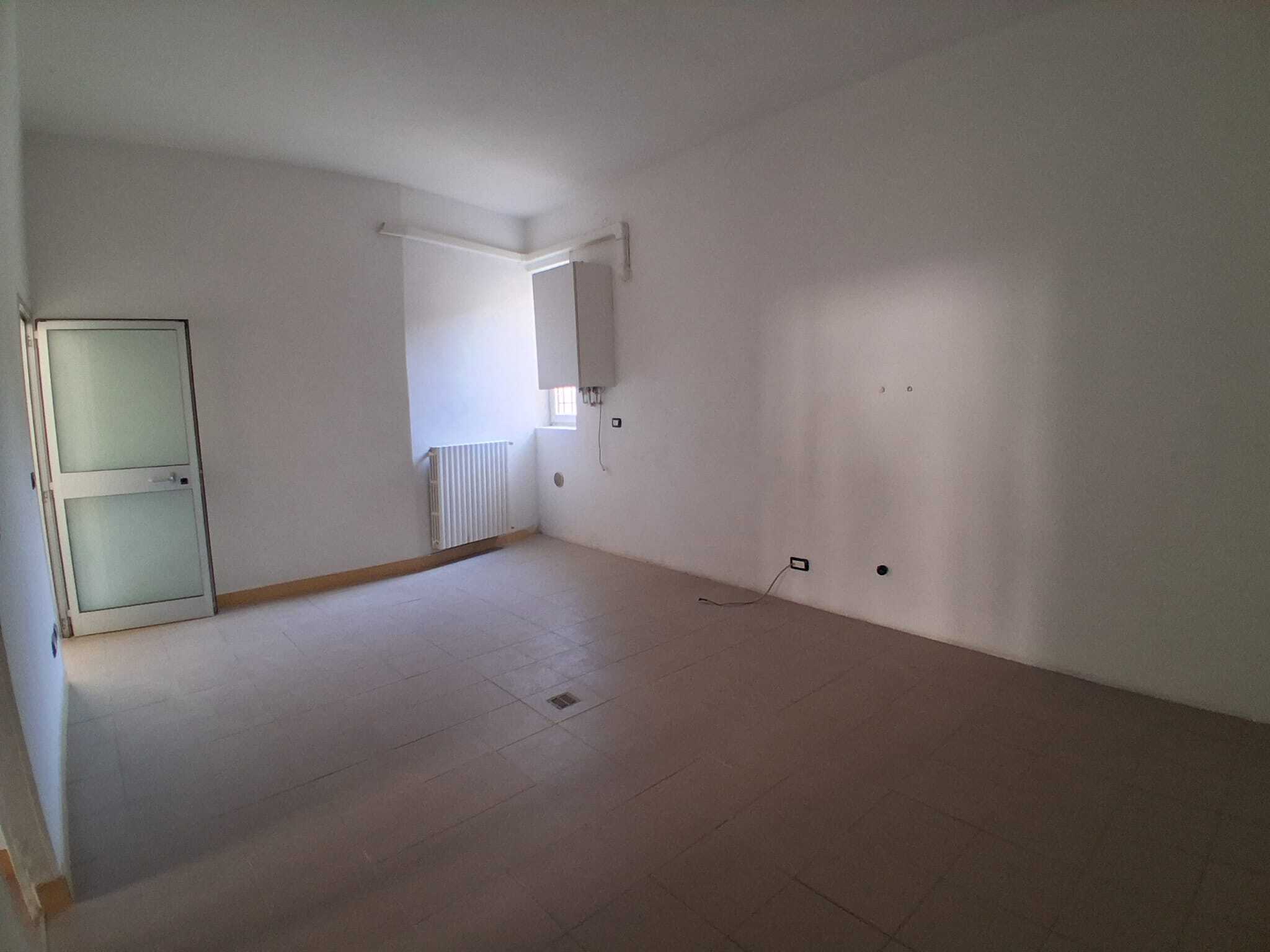 Locale commerciale in vendita in via azzo porzio 118, Casalmaggiore