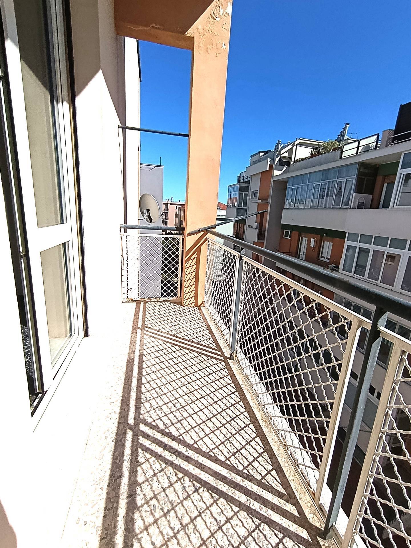 Appartamento in vendita a Savona, Valloria