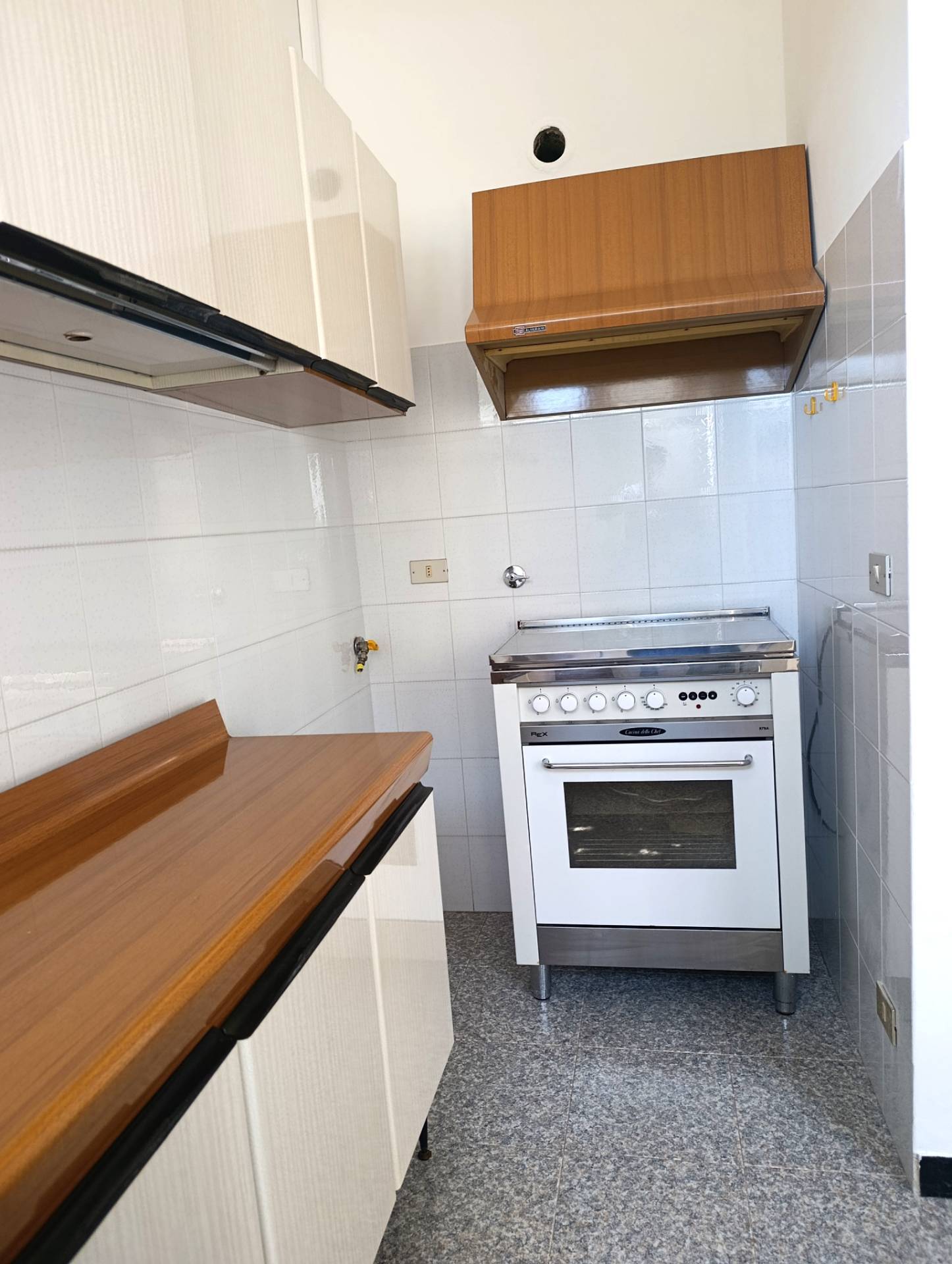 Appartamento in vendita a Savona, Valloria