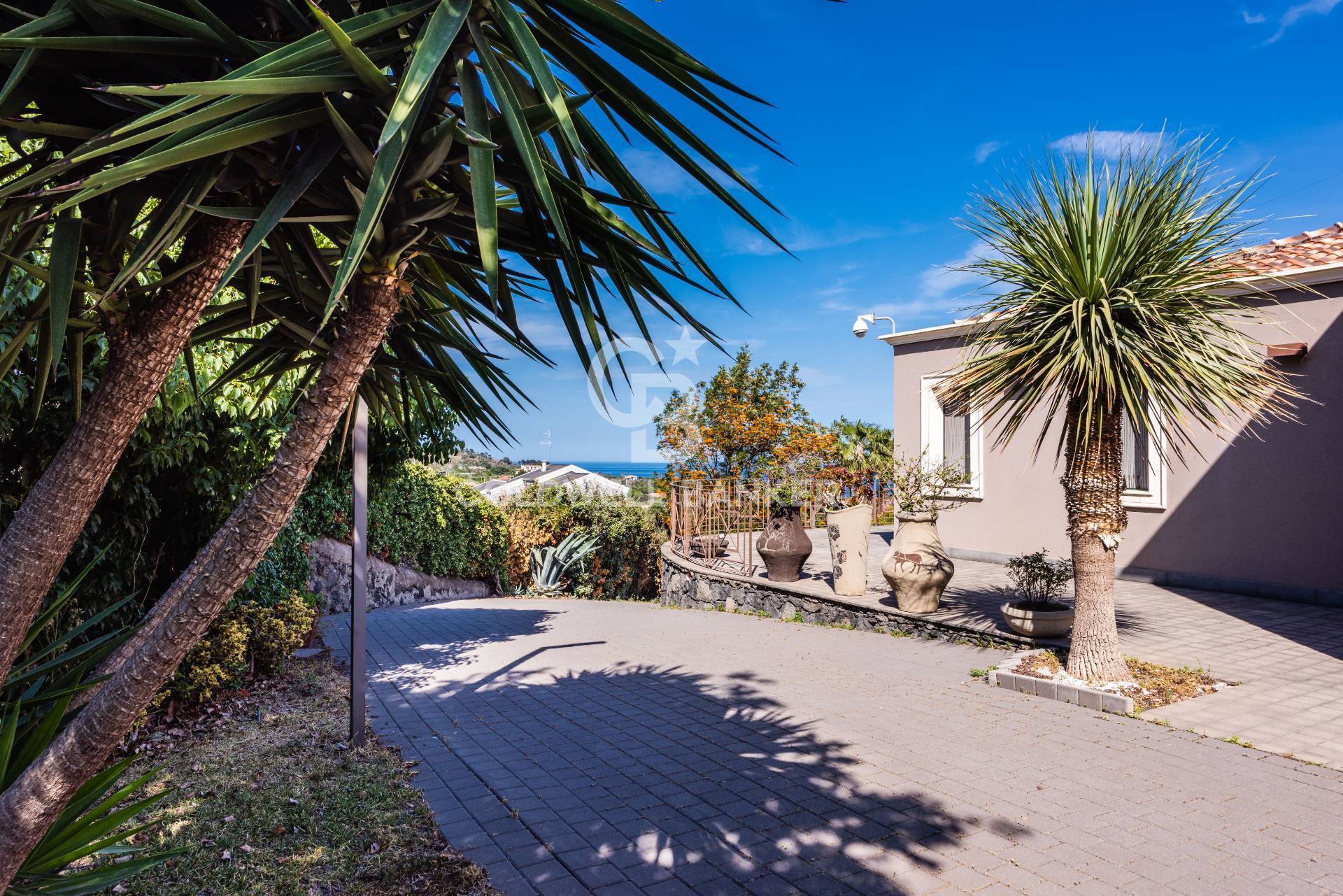 Villa con terrazzo a Aci Castello