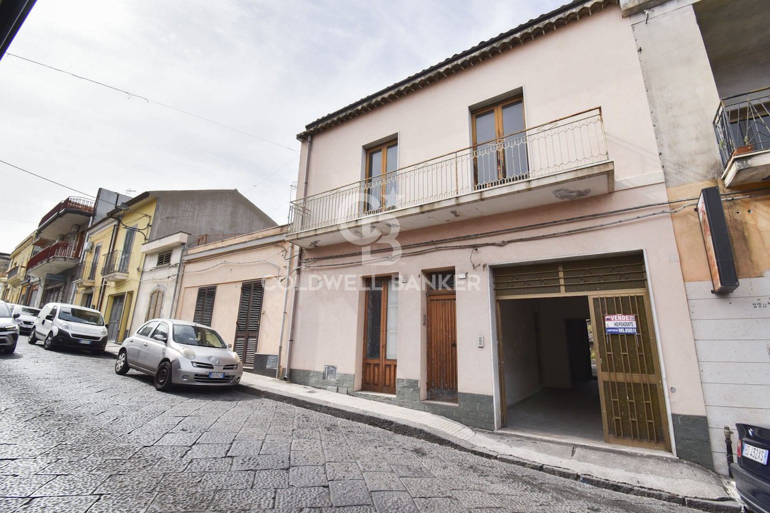 Stabile/Palazzo con terrazzo a Santa Venerina