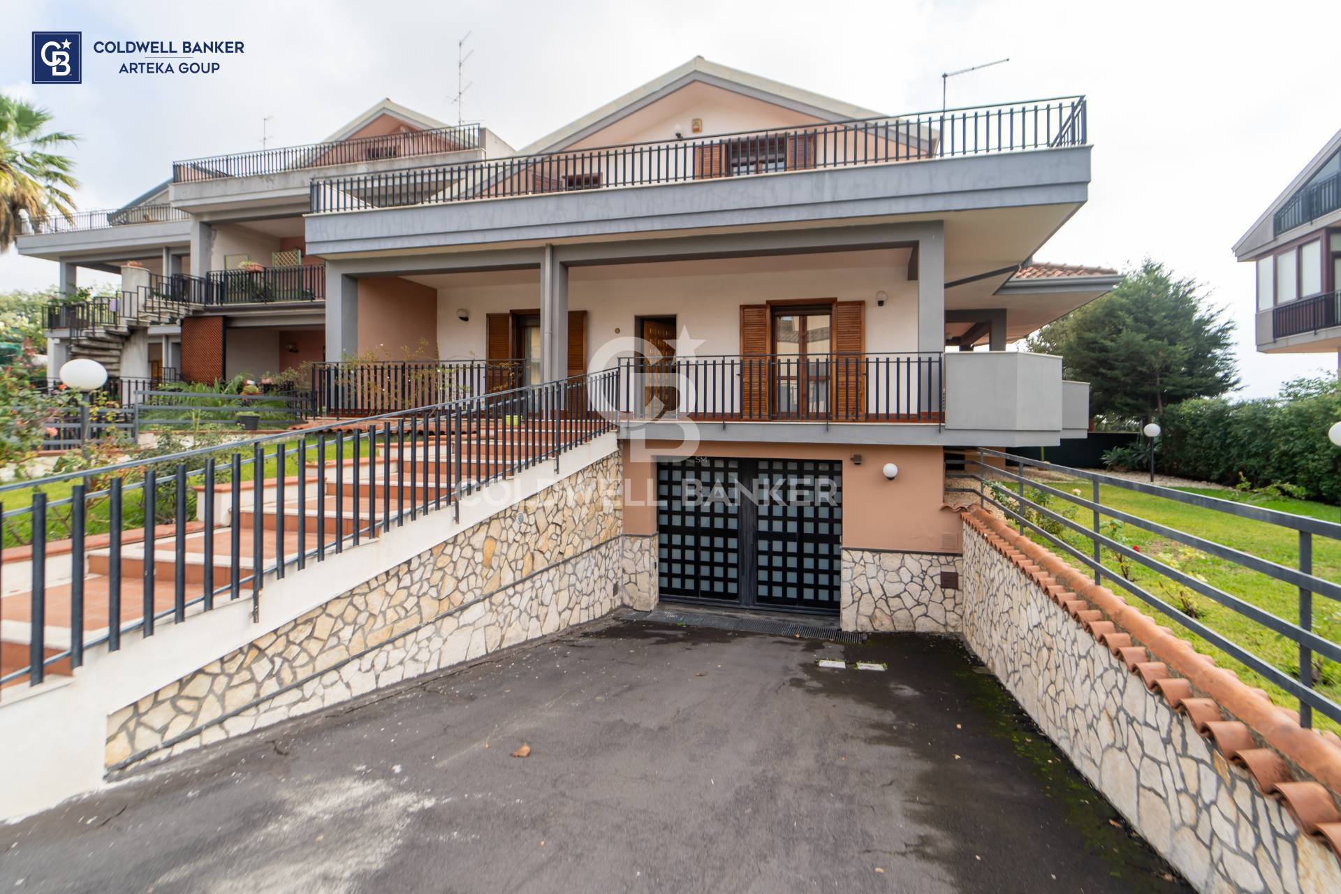 Villa con terrazzo a Aci Sant'Antonio