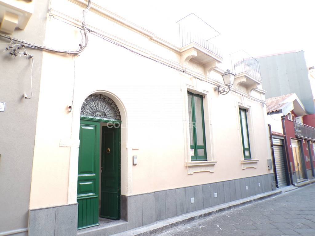 Casa indipendente in vendita a Aci Catena