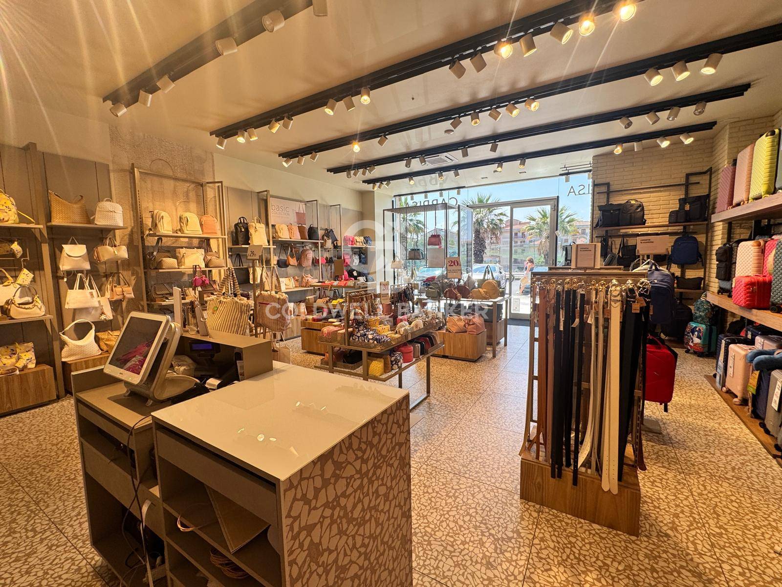 Locale commerciale in affitto a Caltagirone