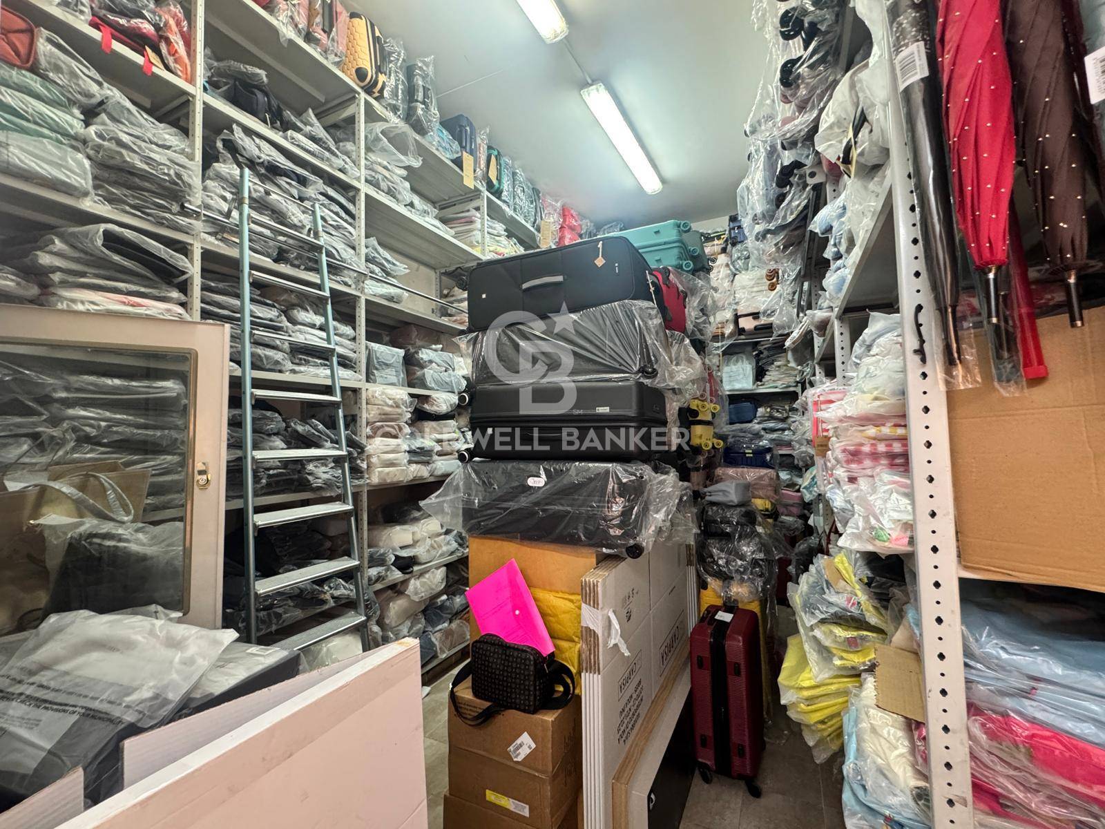 Locale commerciale in affitto a Caltagirone