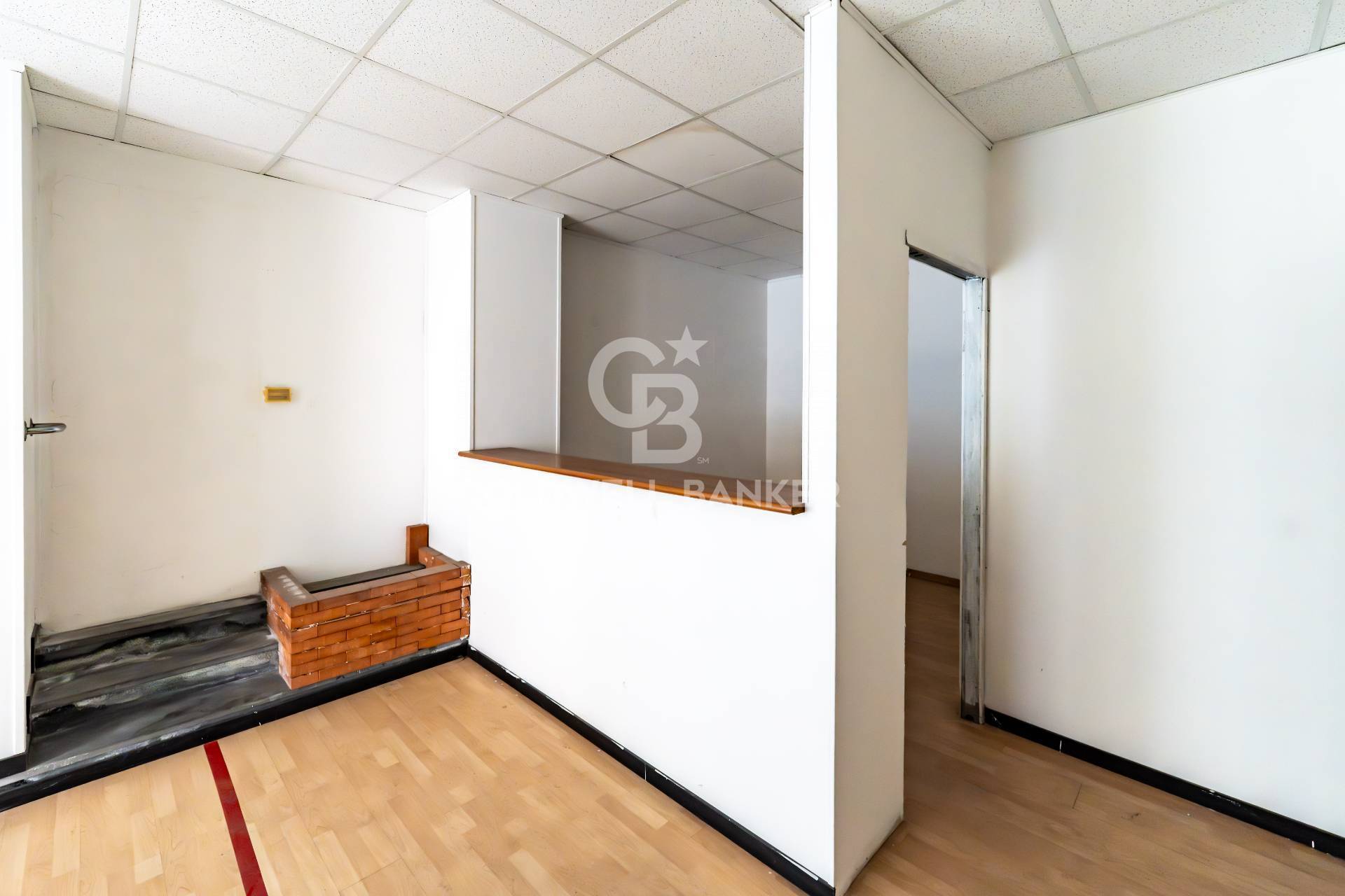 Locale commerciale in vendita a Acireale