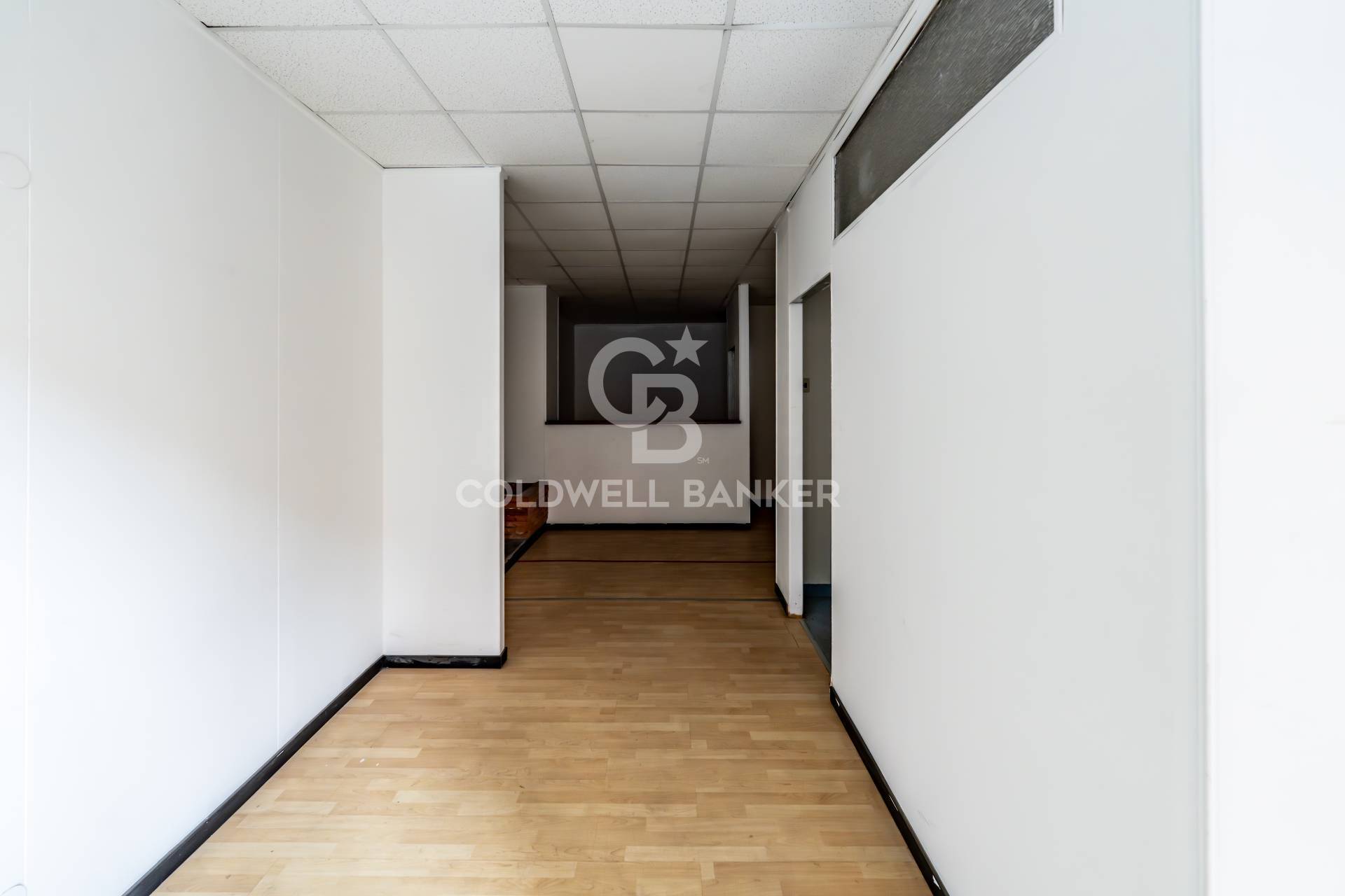 Locale commerciale in vendita a Acireale