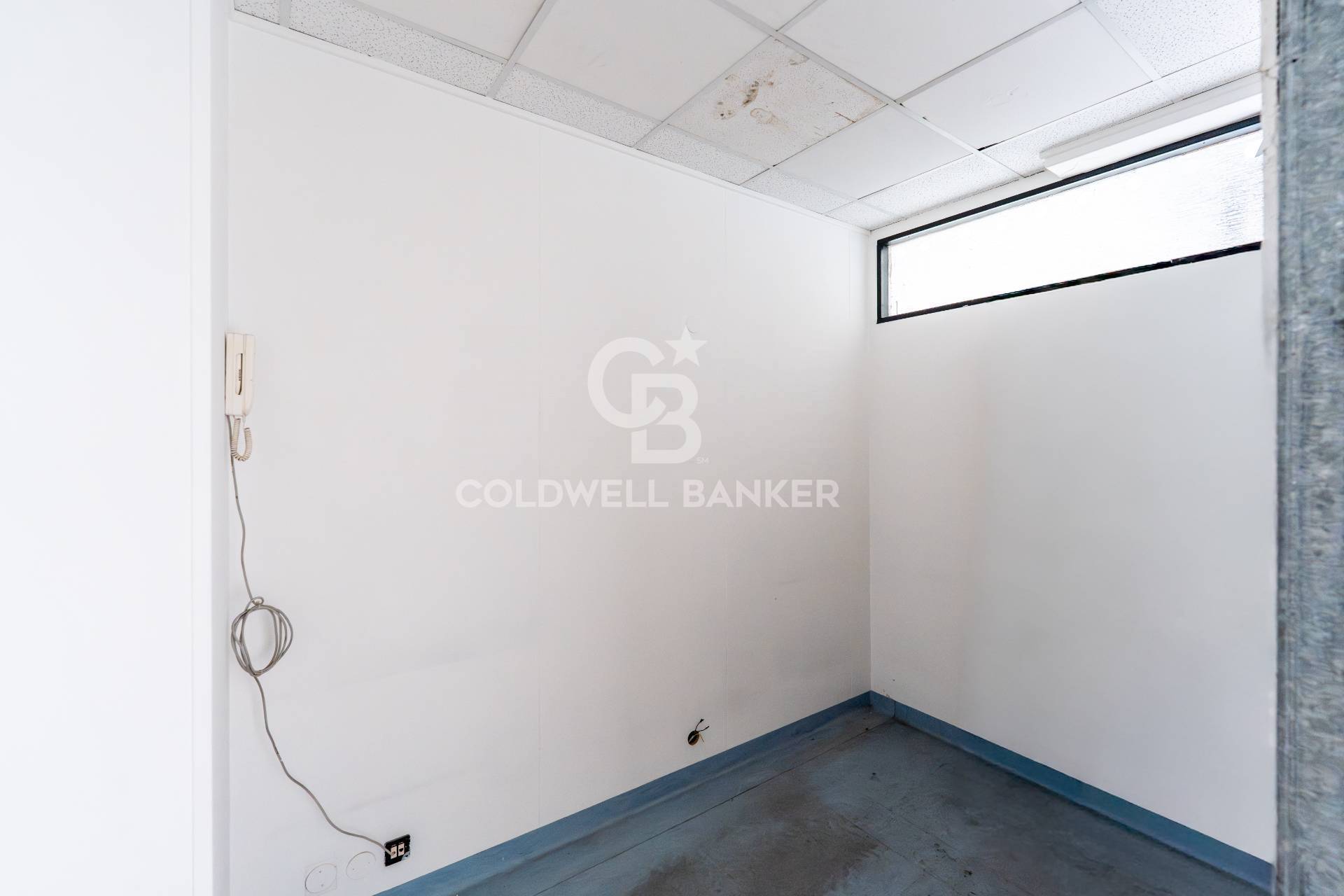 Locale commerciale in vendita a Acireale