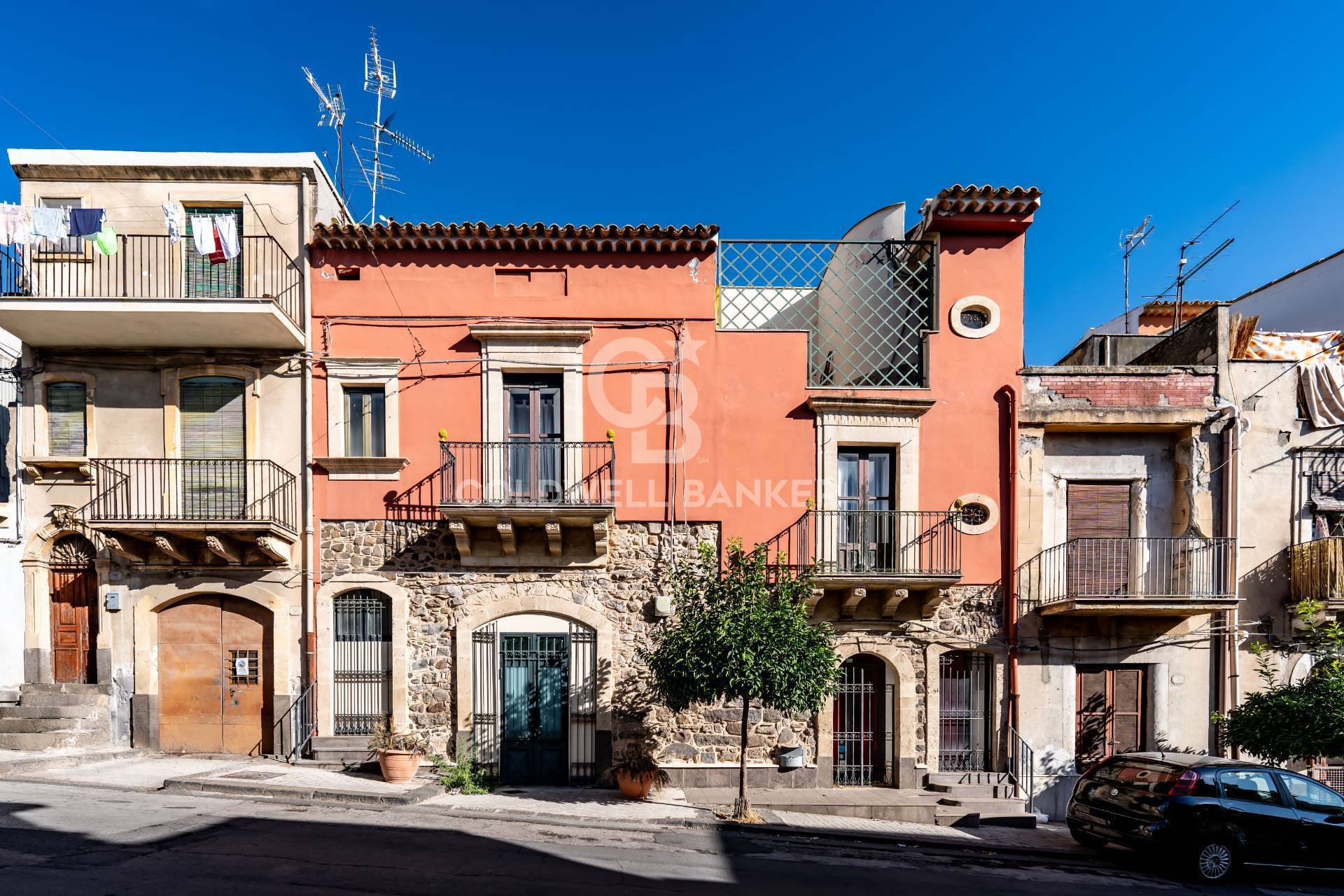 Palazzo in vendita a Militello in Val di Catania