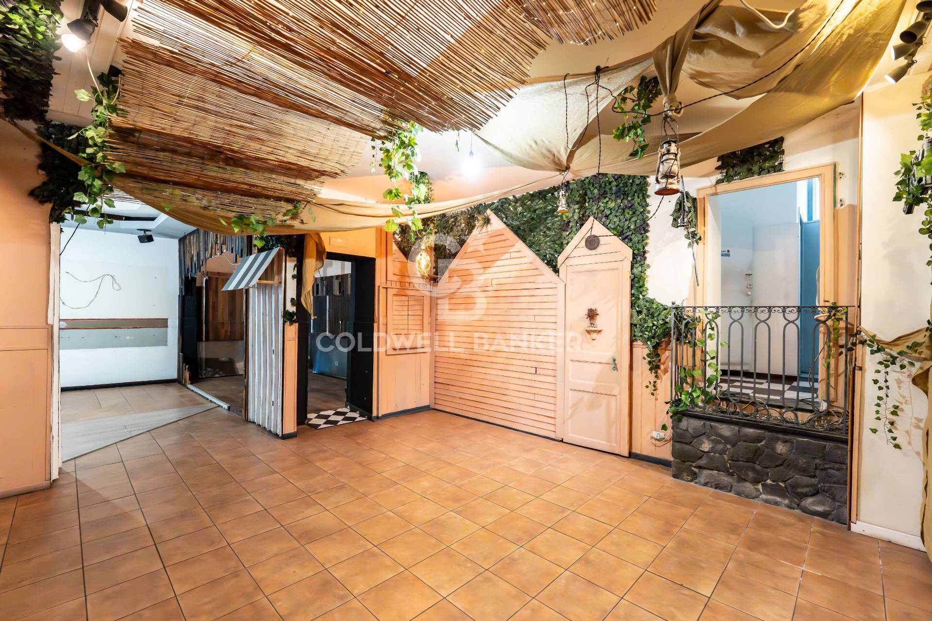 Locale commerciale in affitto a Acireale