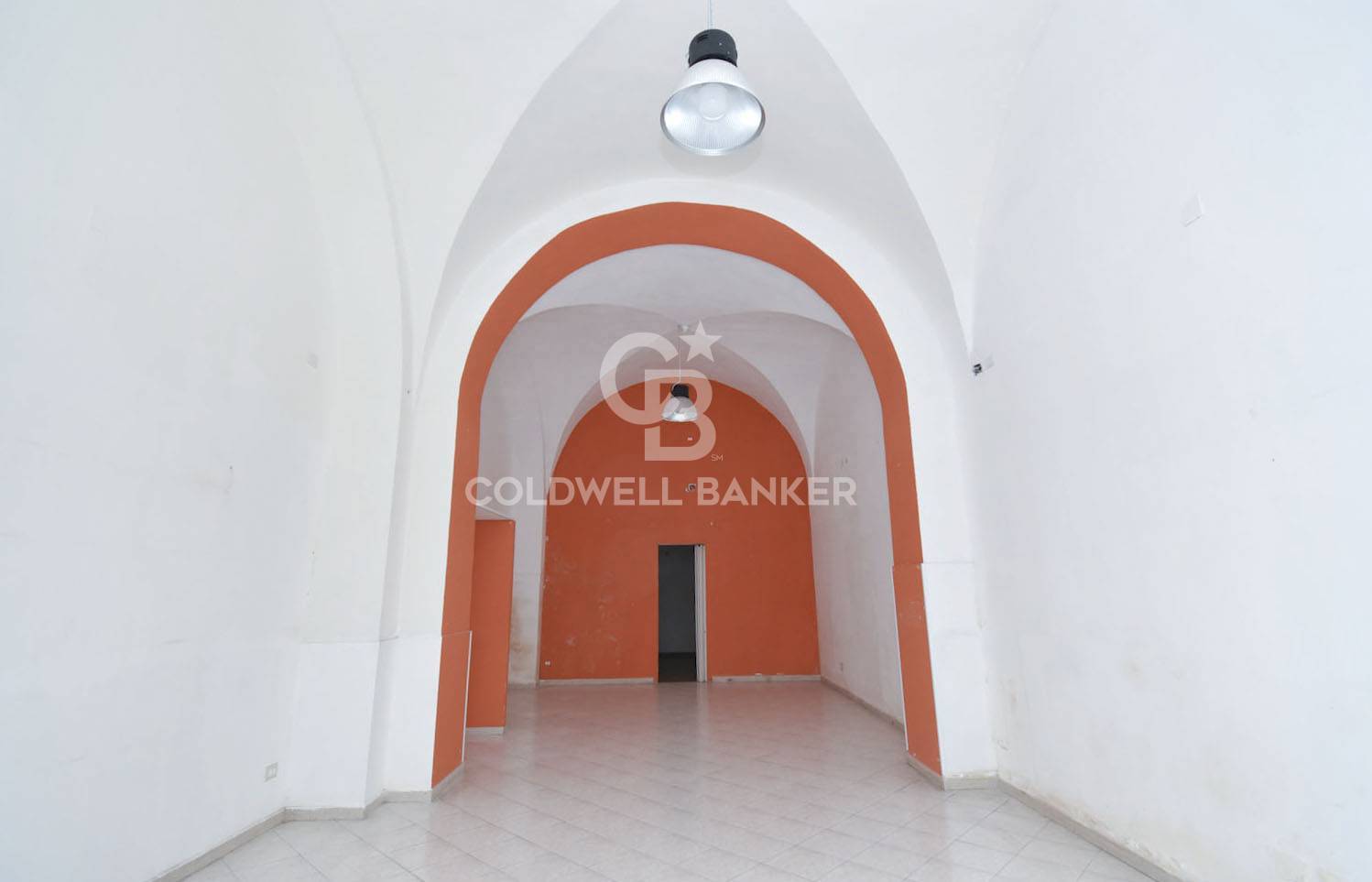 Locale commerciale in affitto a Acireale