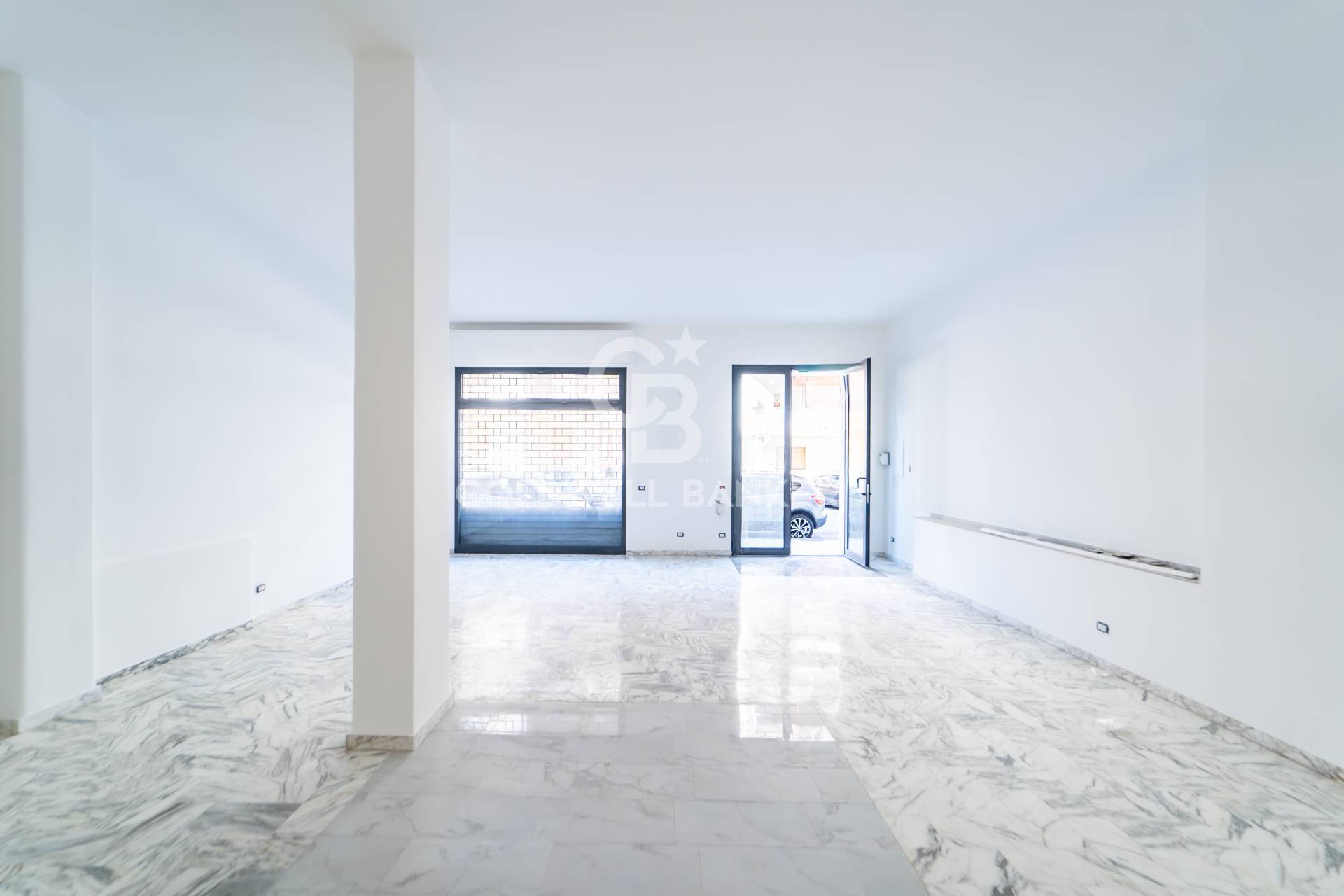 Locale commerciale in affitto a Acireale