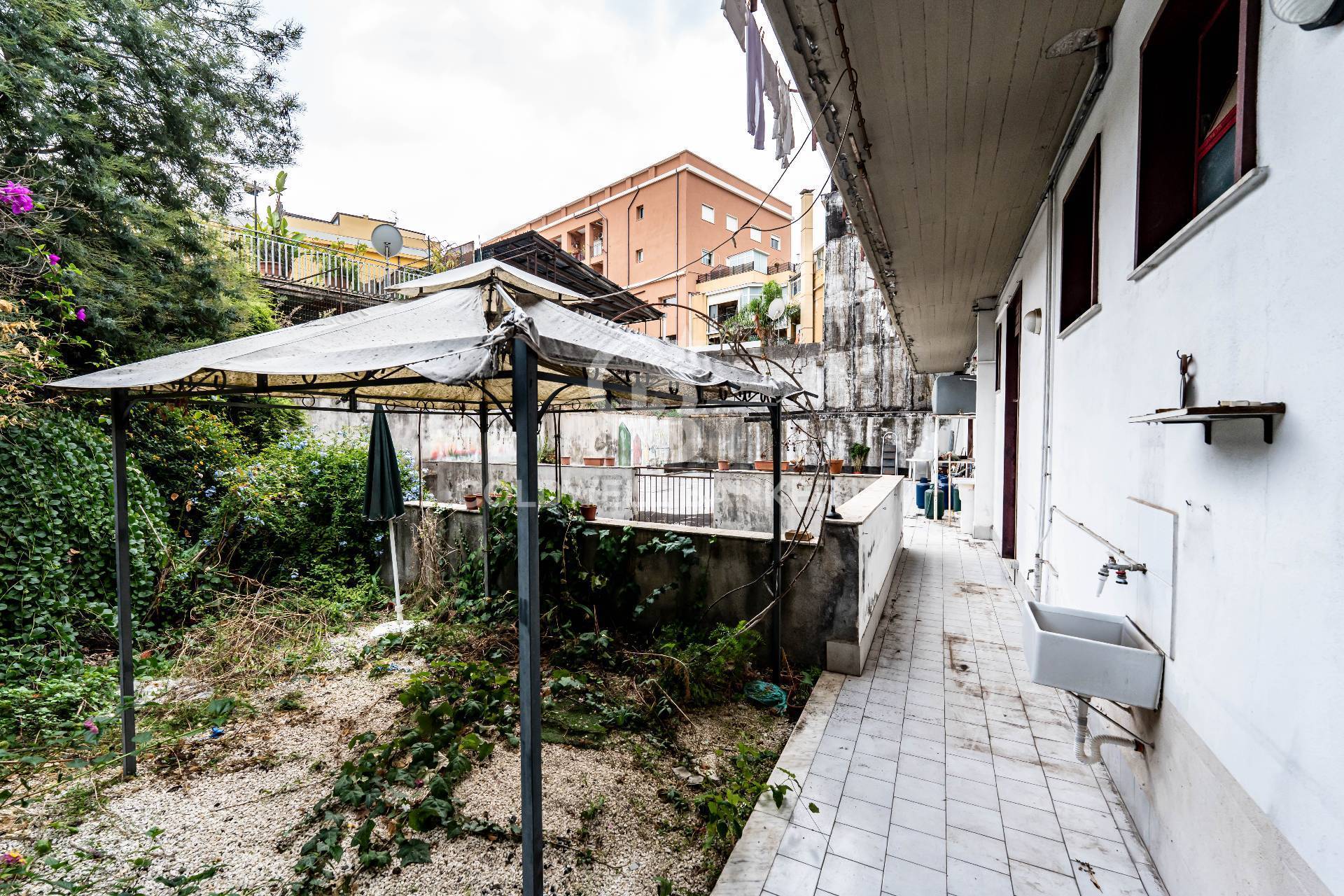 Locale commerciale in vendita a Valverde