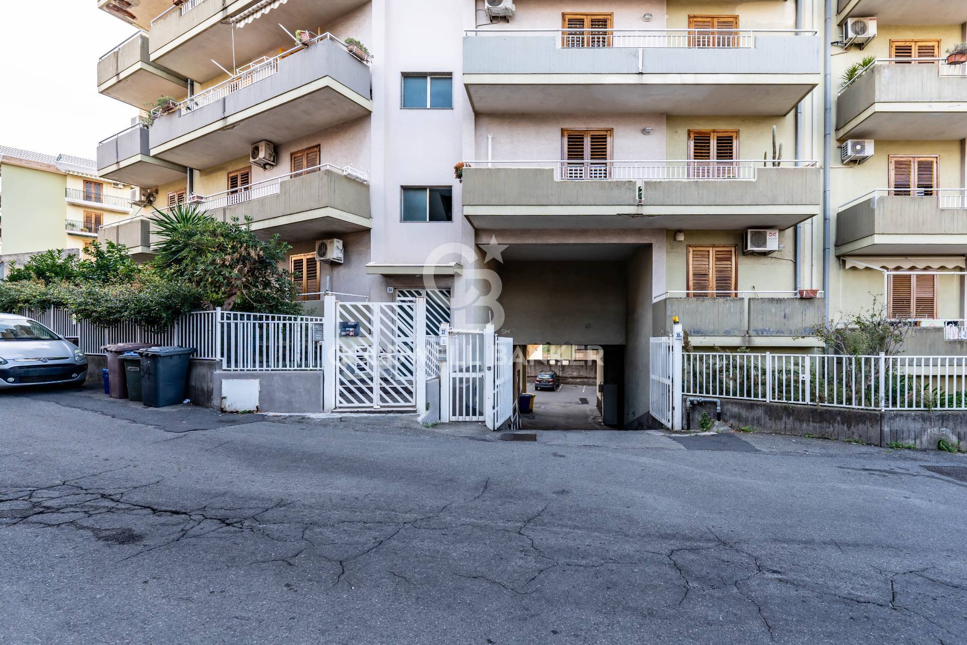 Box o garage in vendita a Acireale