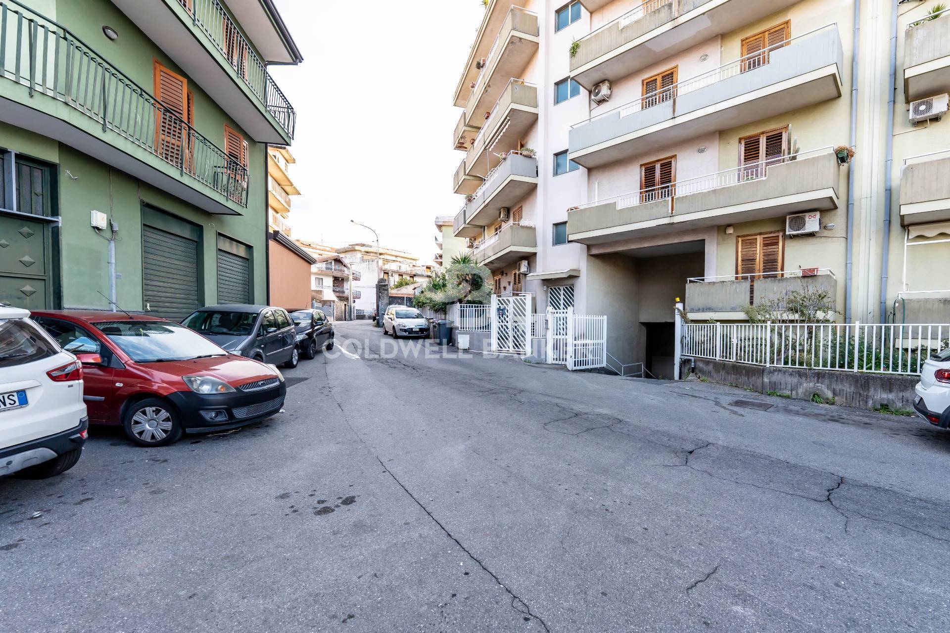 Box o garage in vendita a Acireale