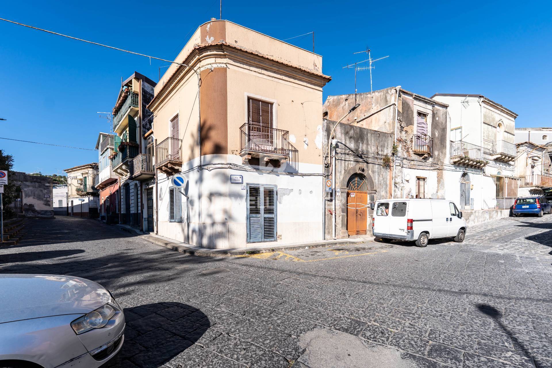 Casa indipendente in vendita a Aci Catena