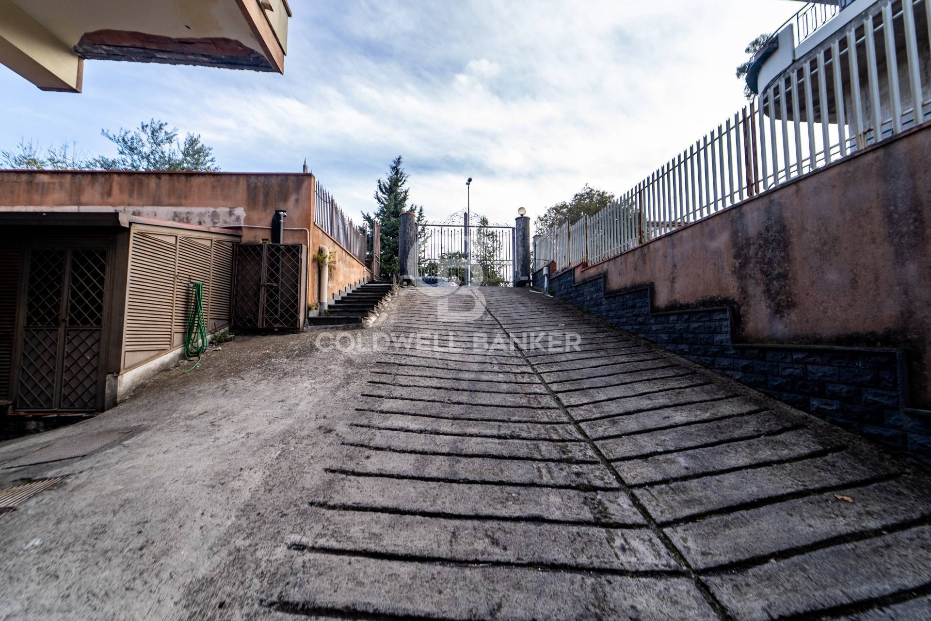 Deposito in vendita a Aci Sant'Antonio