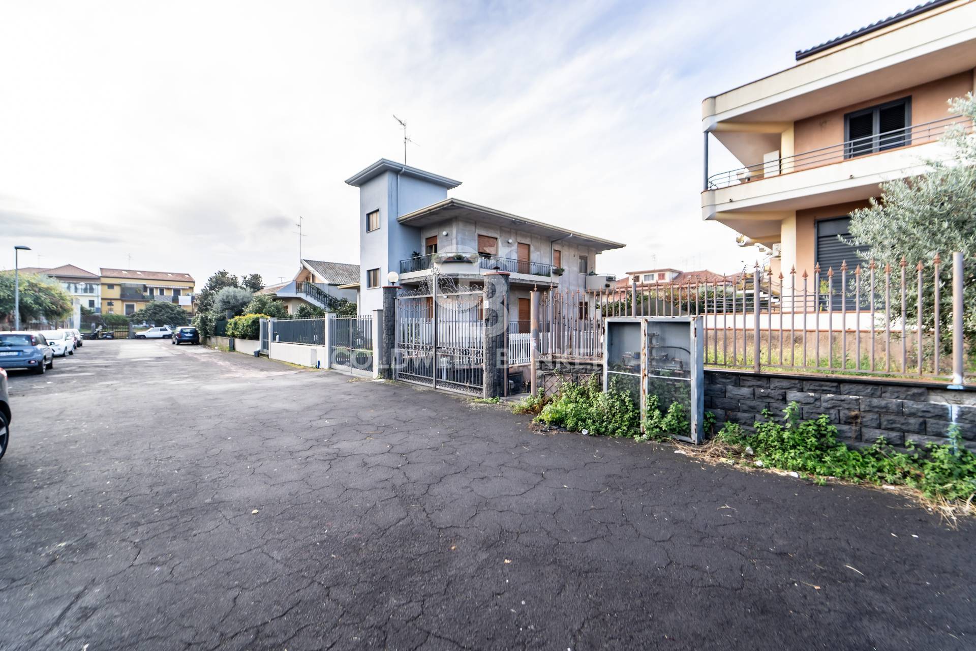 Deposito in vendita a Aci Sant'Antonio