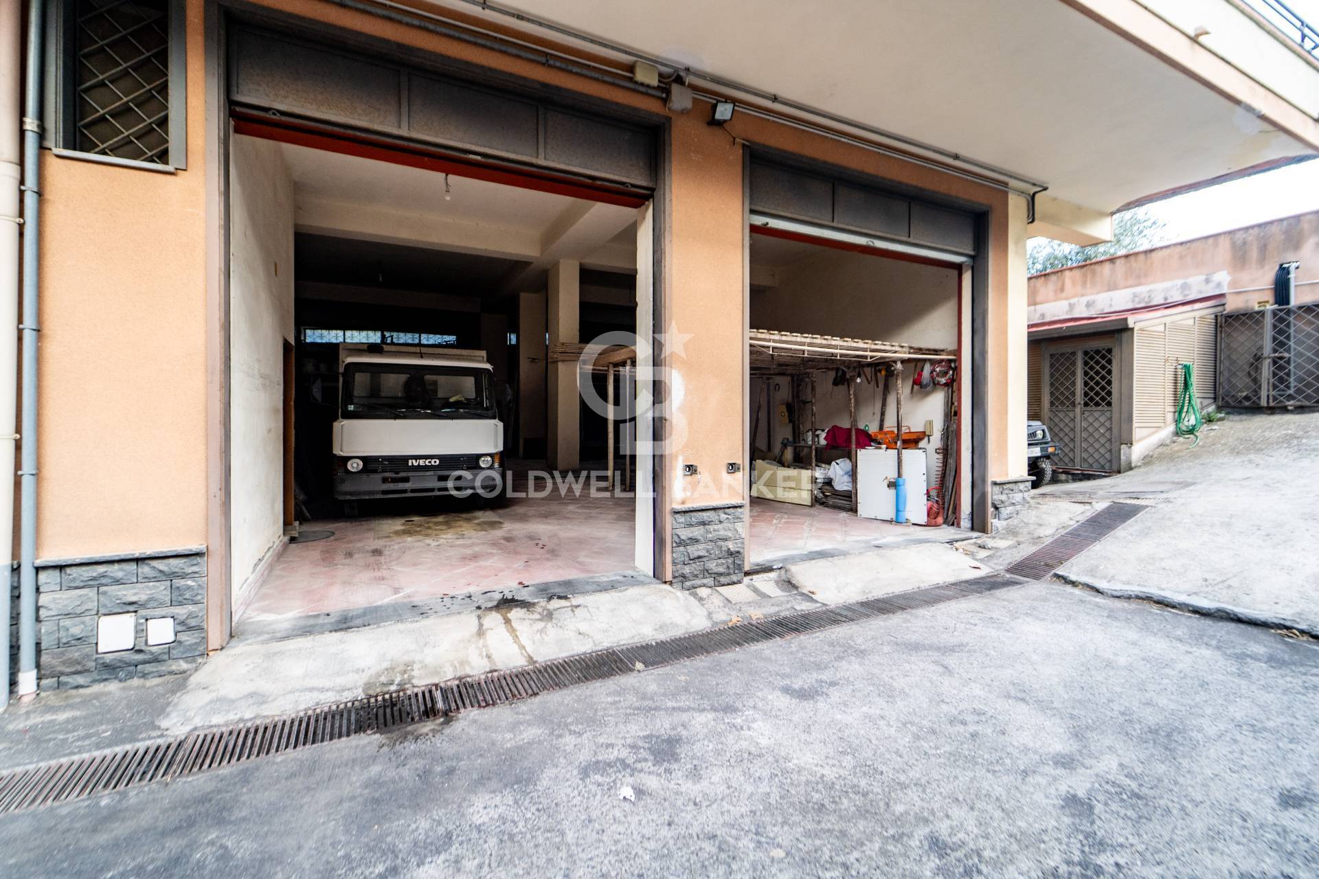 Deposito in vendita a Aci Sant'Antonio