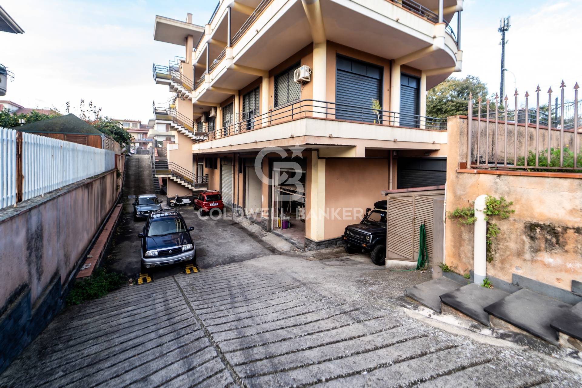 Deposito in vendita a Aci Sant'Antonio