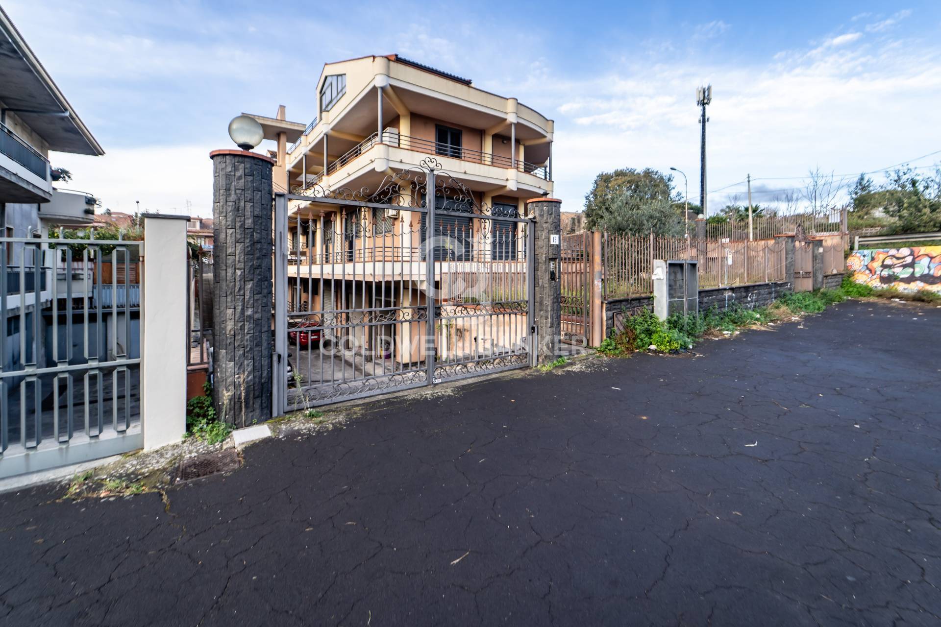 Deposito in vendita a Aci Sant'Antonio