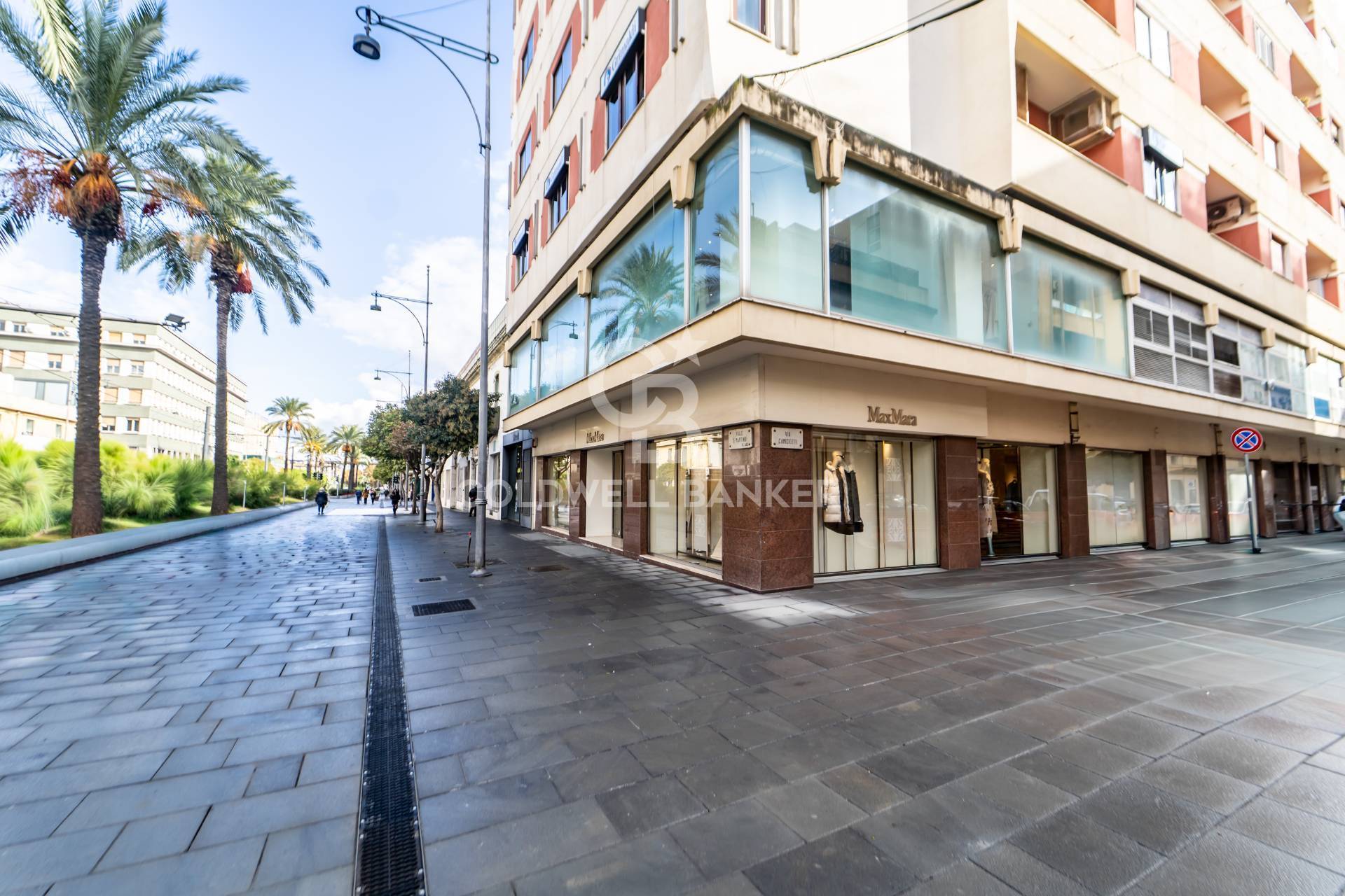 Locale commerciale in vendita a Messina, V.le S. Martino
