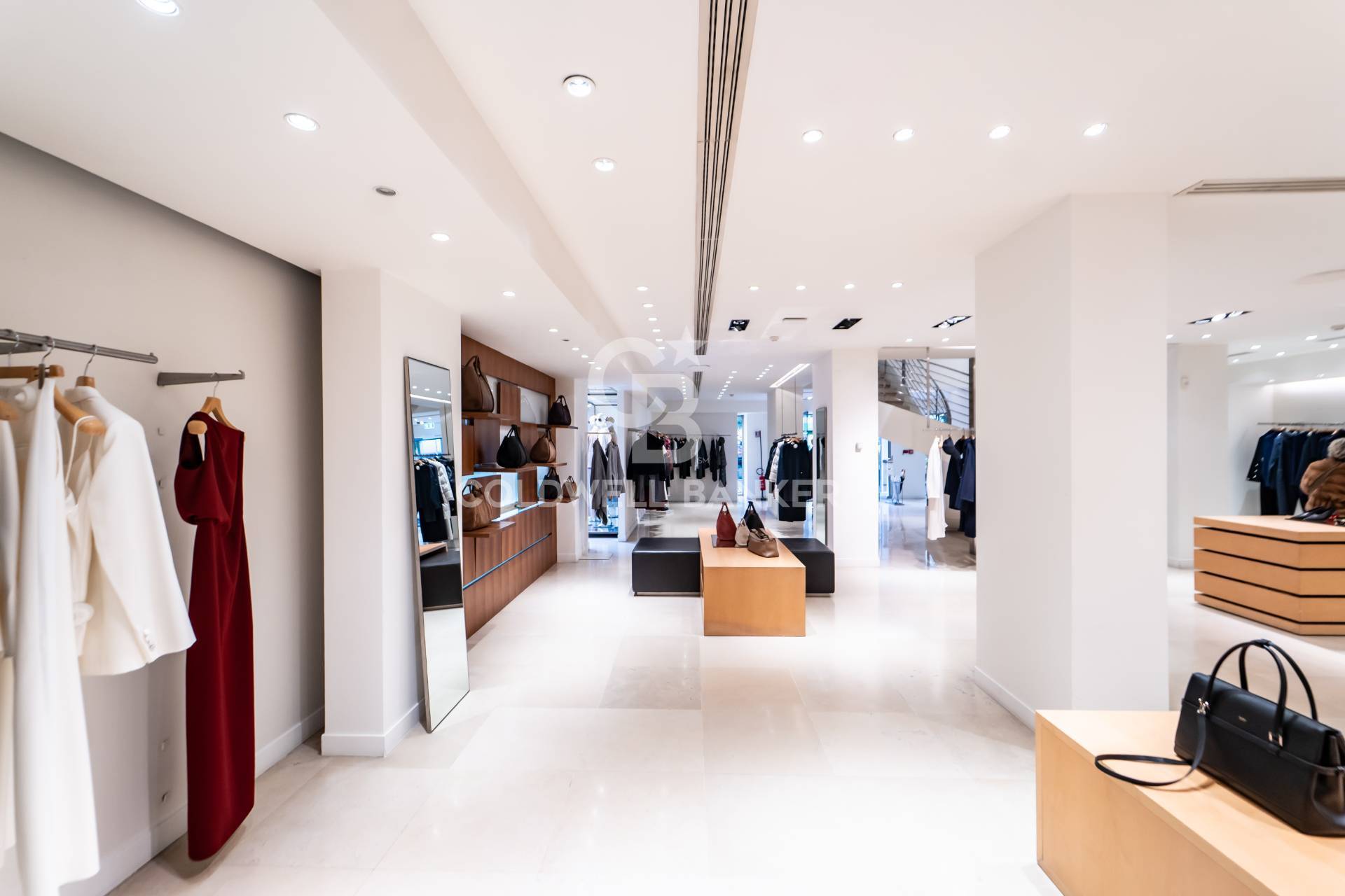 Locale commerciale in vendita a Messina, V.le S. Martino