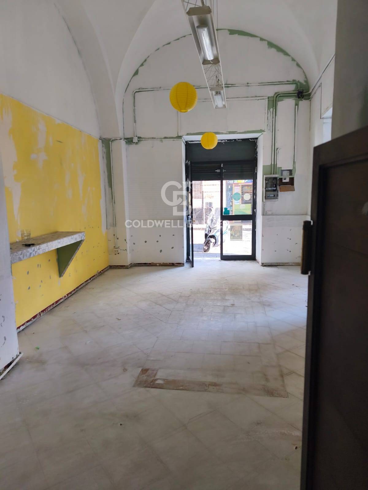 Locale commerciale in affitto a Acireale