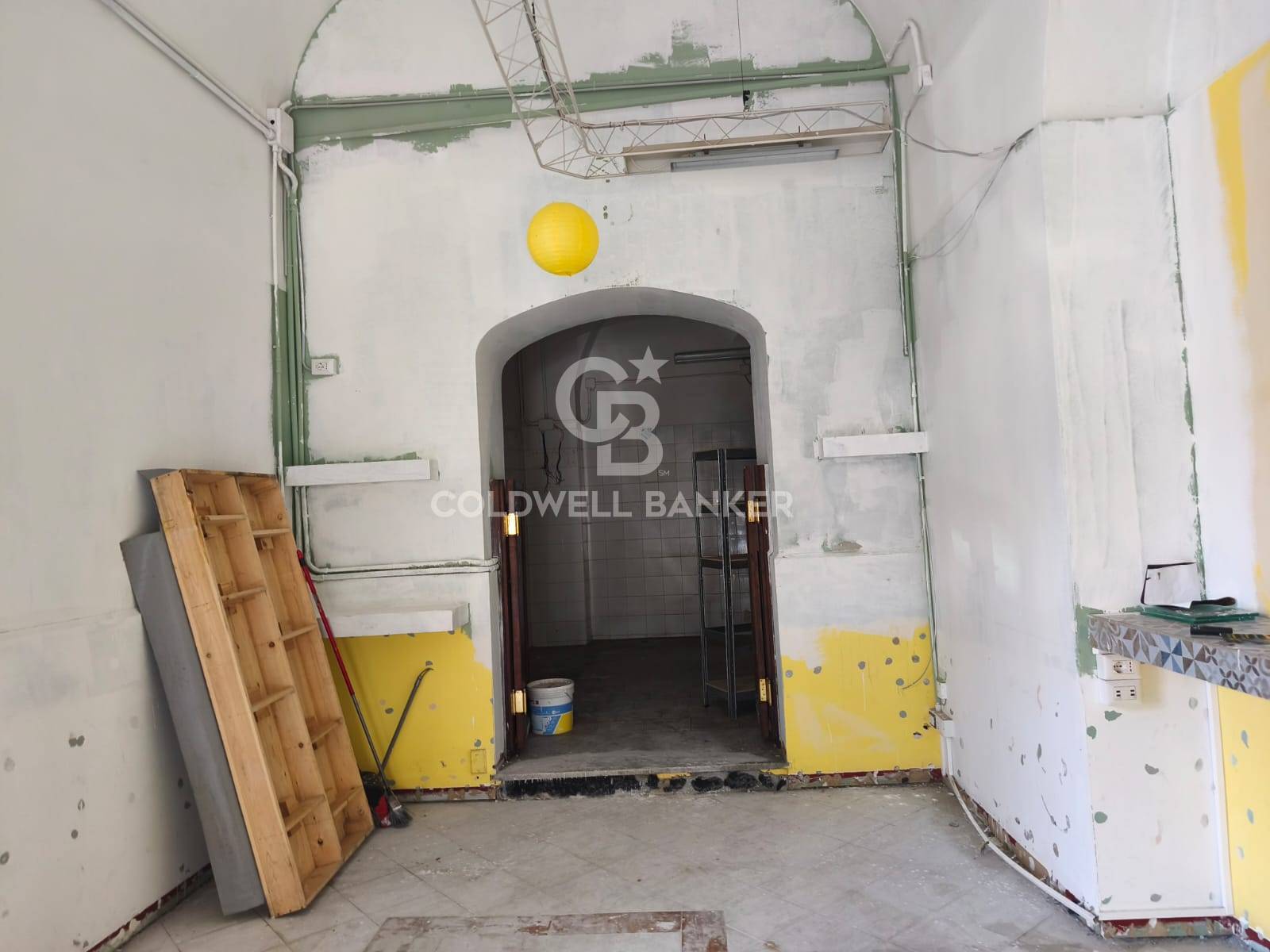 Locale commerciale in affitto a Acireale