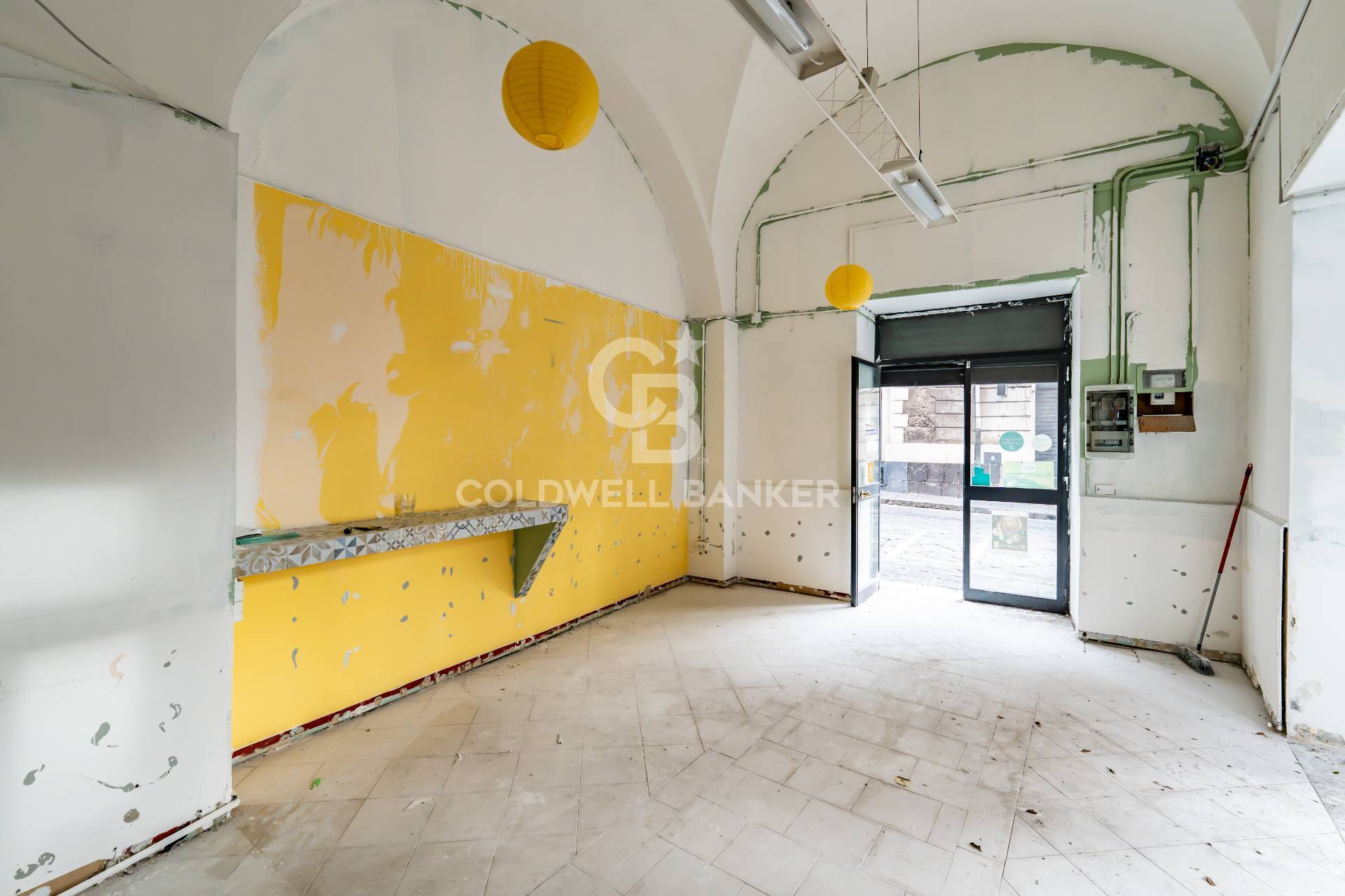 Locale commerciale in affitto a Acireale