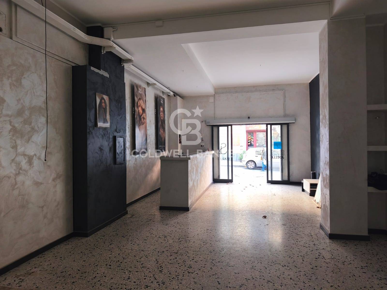 Locale commerciale in affitto a Acireale