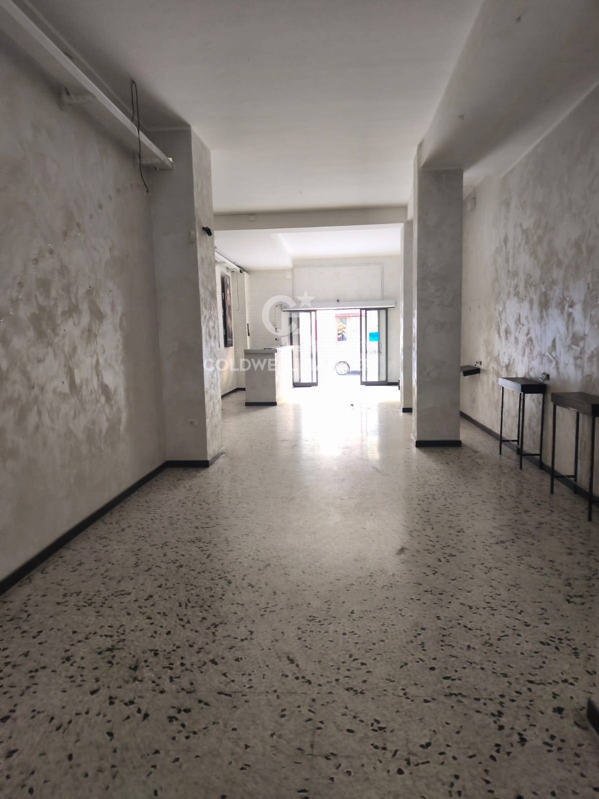 Locale commerciale in affitto a Acireale