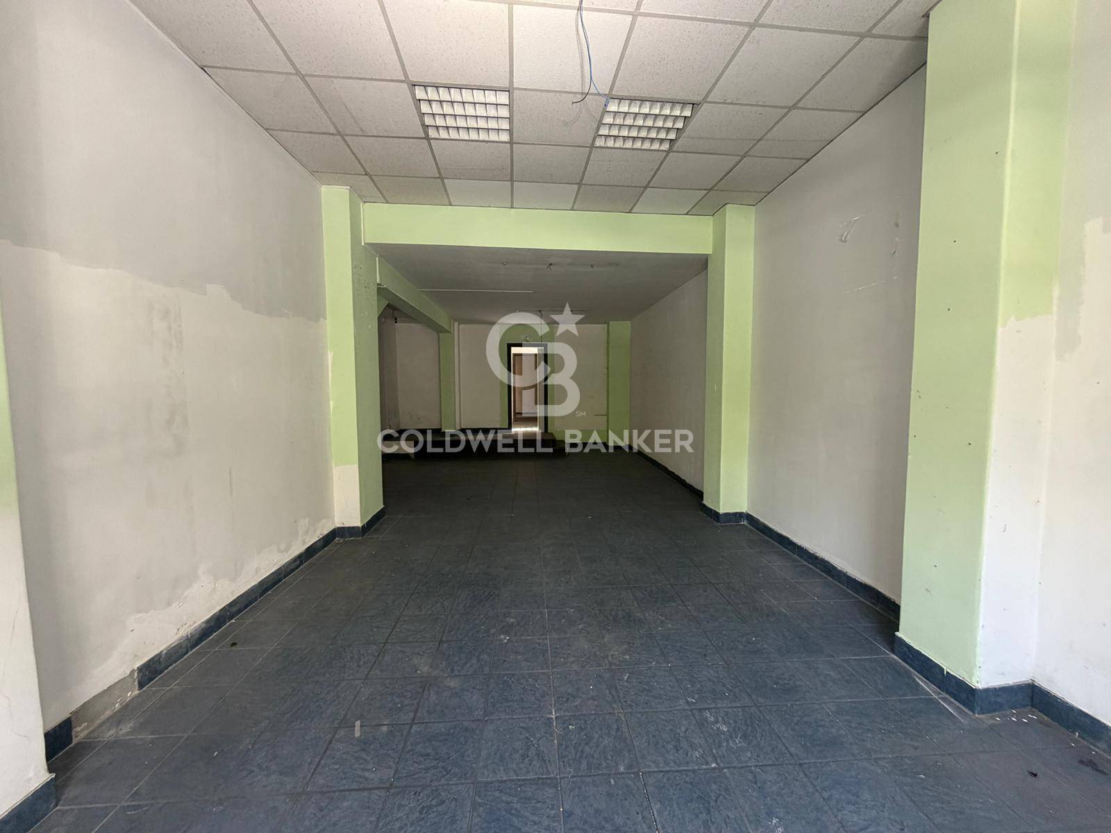 Locale commerciale in affitto a Tremestieri Etneo