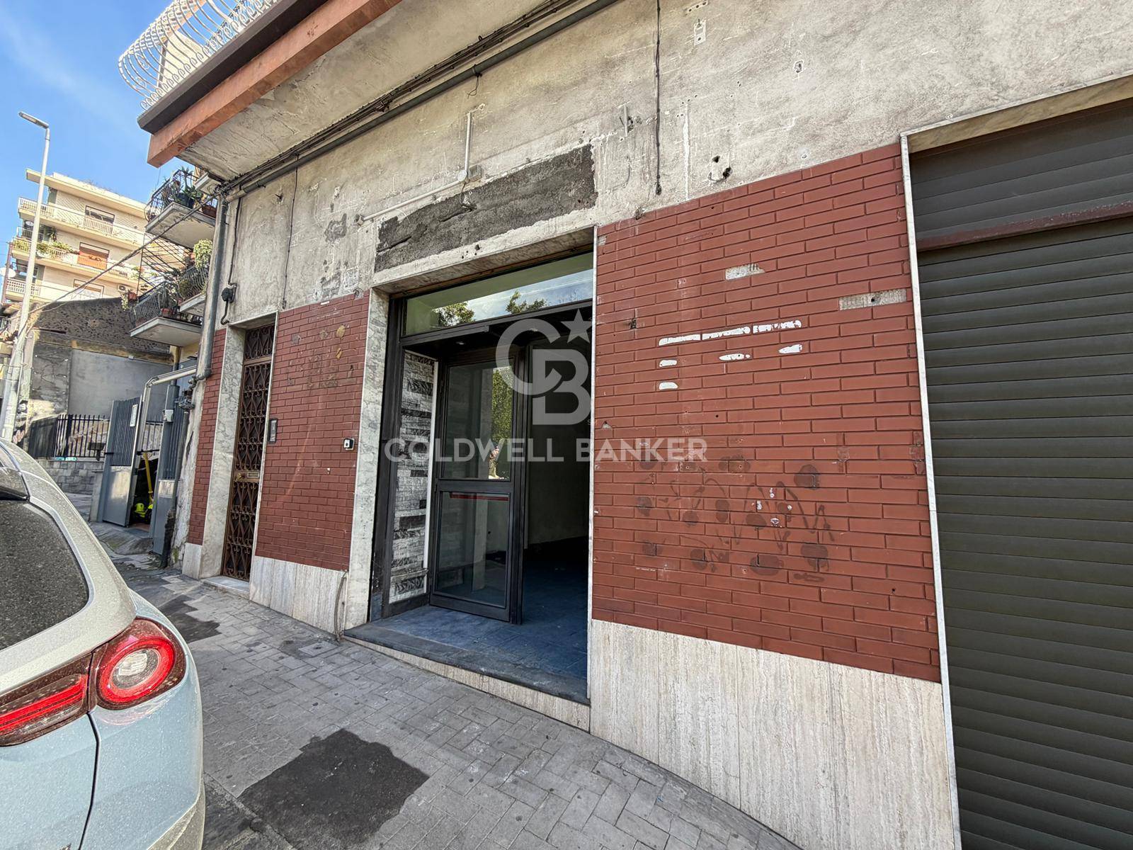 Locale commerciale in affitto a Tremestieri Etneo