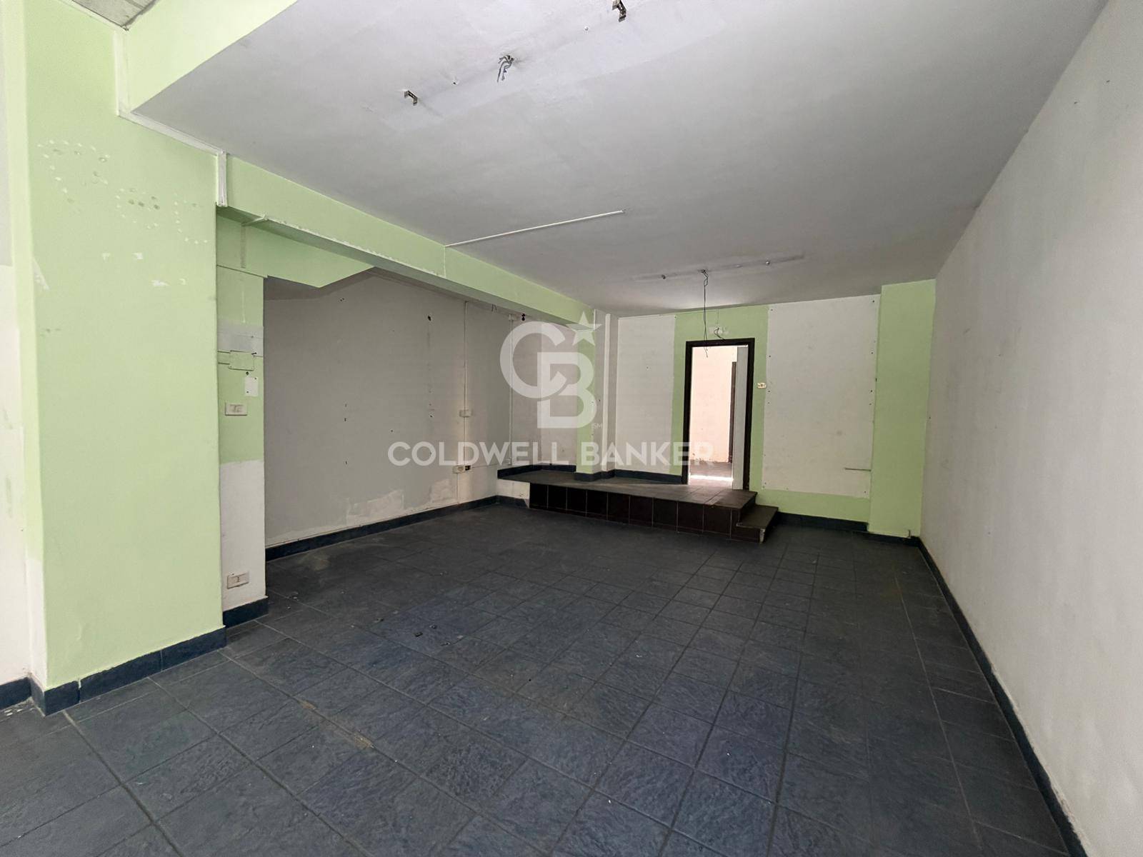 Locale commerciale in affitto a Tremestieri Etneo