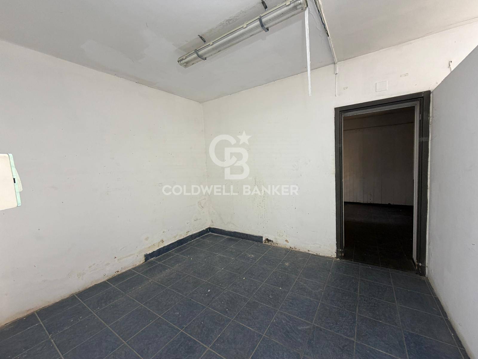 Locale commerciale in affitto a Tremestieri Etneo