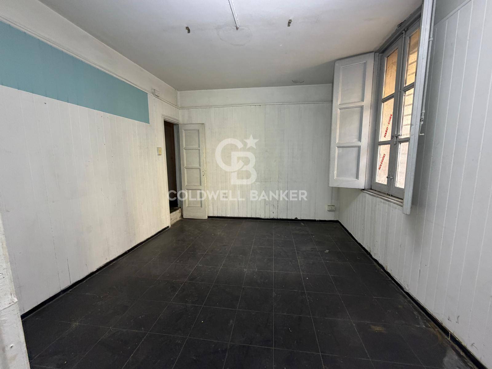 Locale commerciale in affitto a Tremestieri Etneo