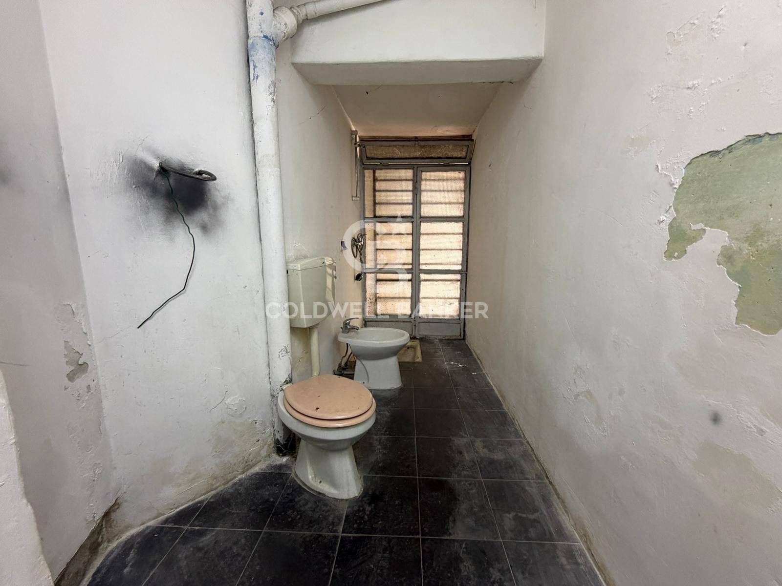 Locale commerciale in affitto a Tremestieri Etneo